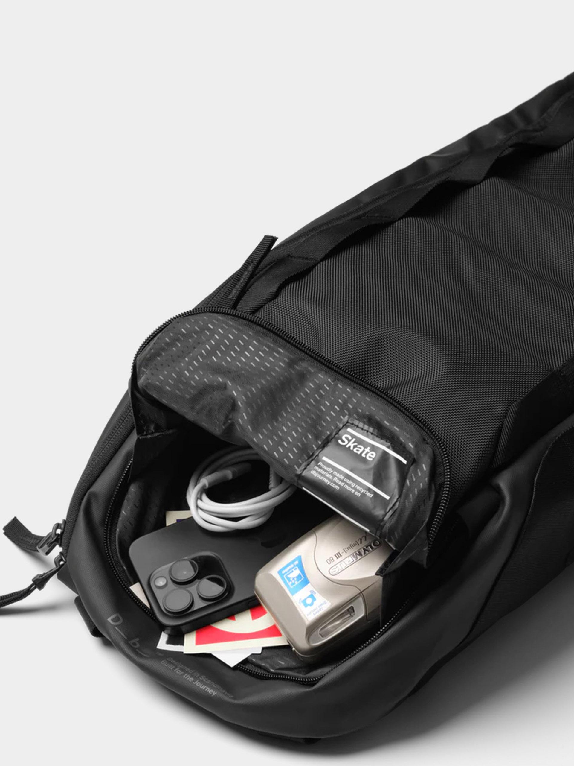 Hátizsák Db Skate Carrier 32L (black out)