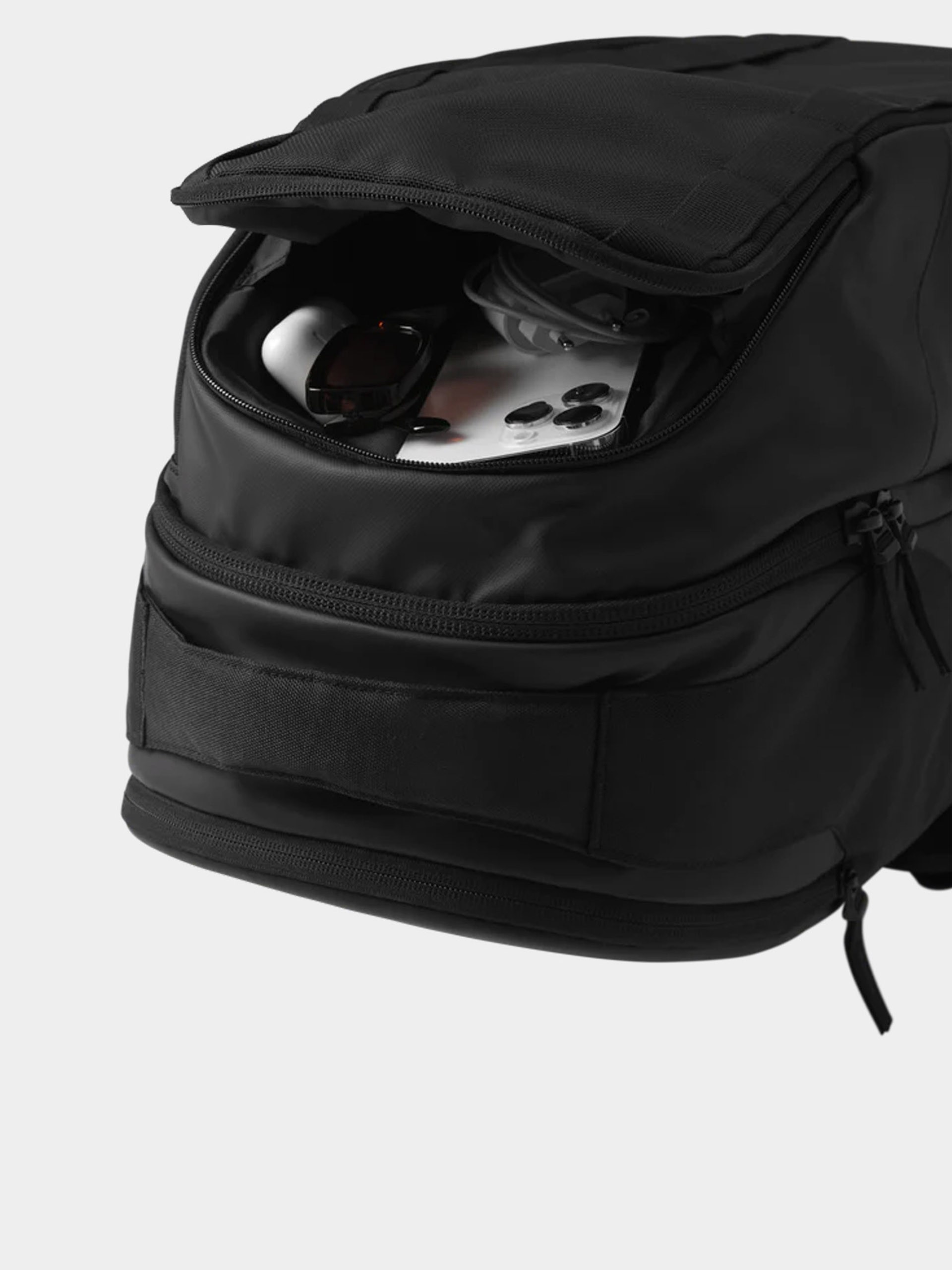 Hátizsák Db Skateboarding Pro Travel Pack 65L (black out)