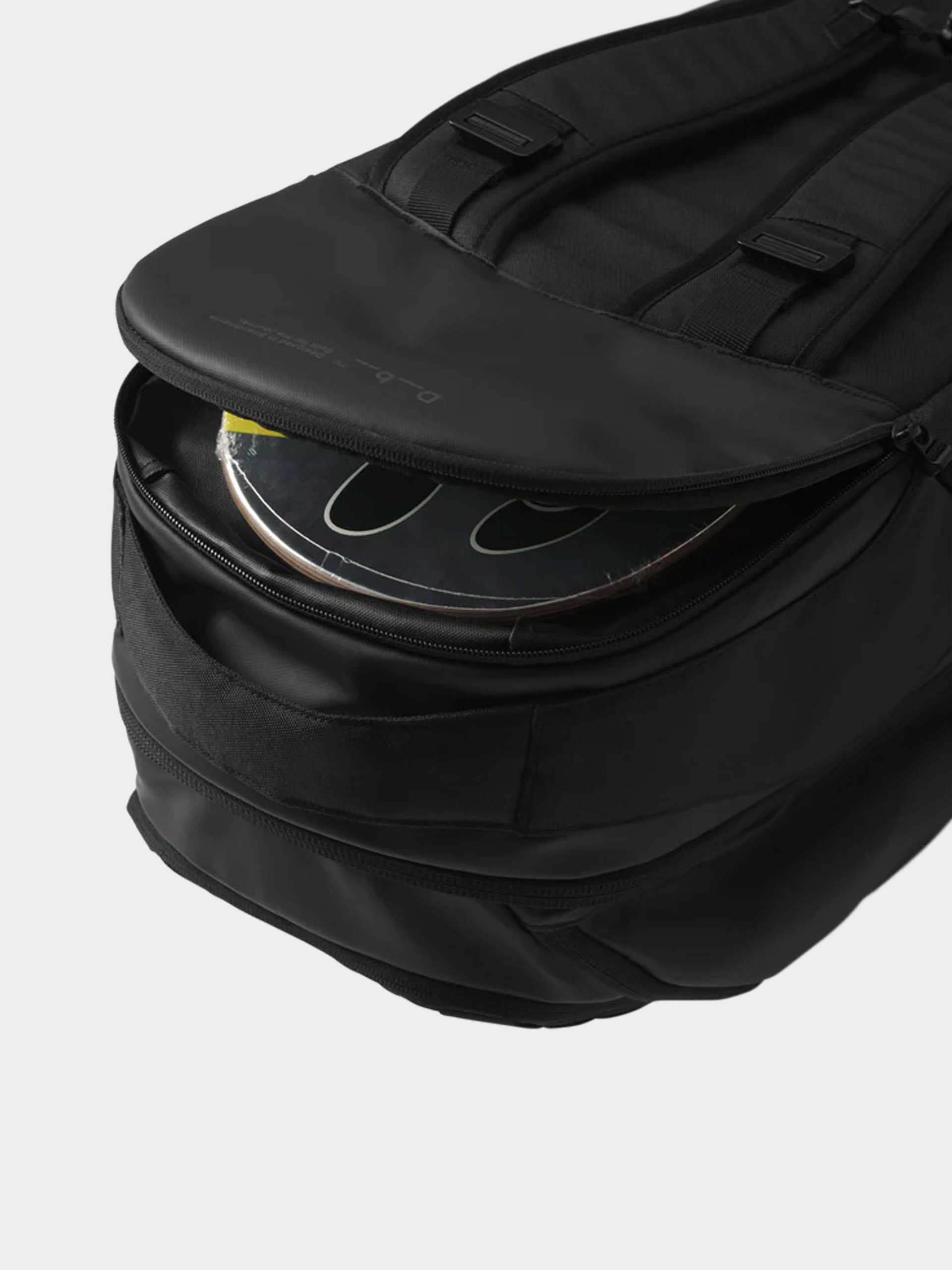 Hátizsák Db Skateboarding Pro Travel Pack 65L (black out)
