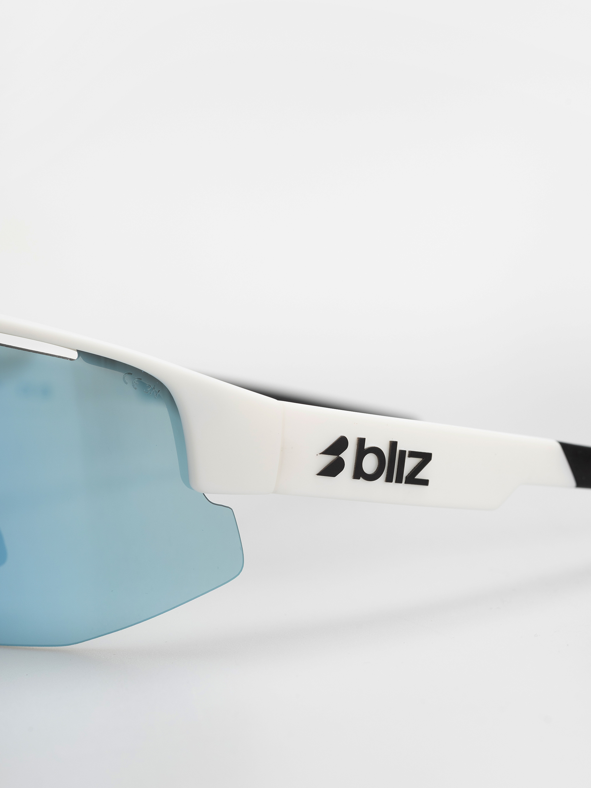 Bliz Matrix Small Napszemüvegek (matt white/smoke w blue multi)