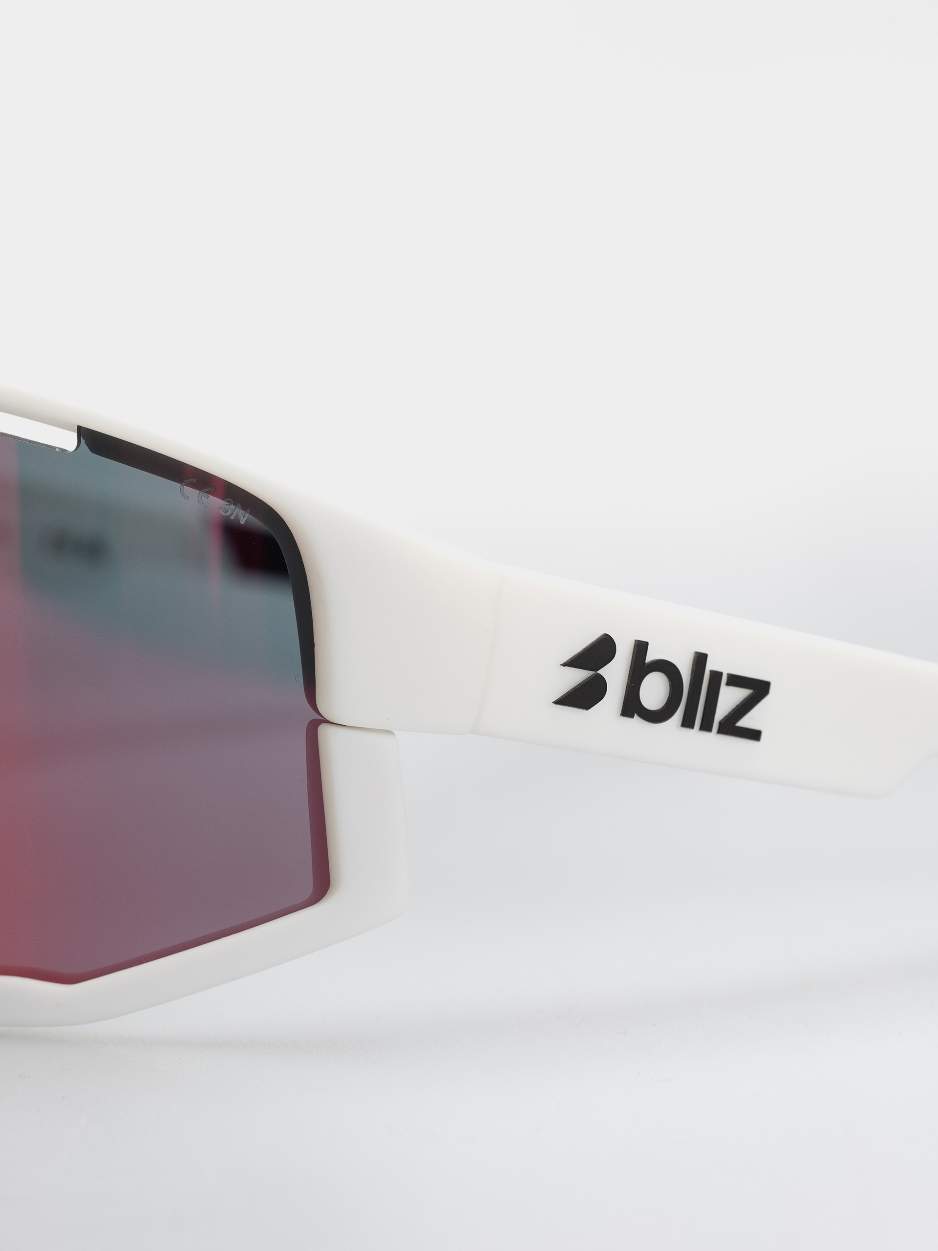 Bliz Fusion Napszemüvegek (matt white/matt white jawbone + spare jawbone in black/smoke w red multi)