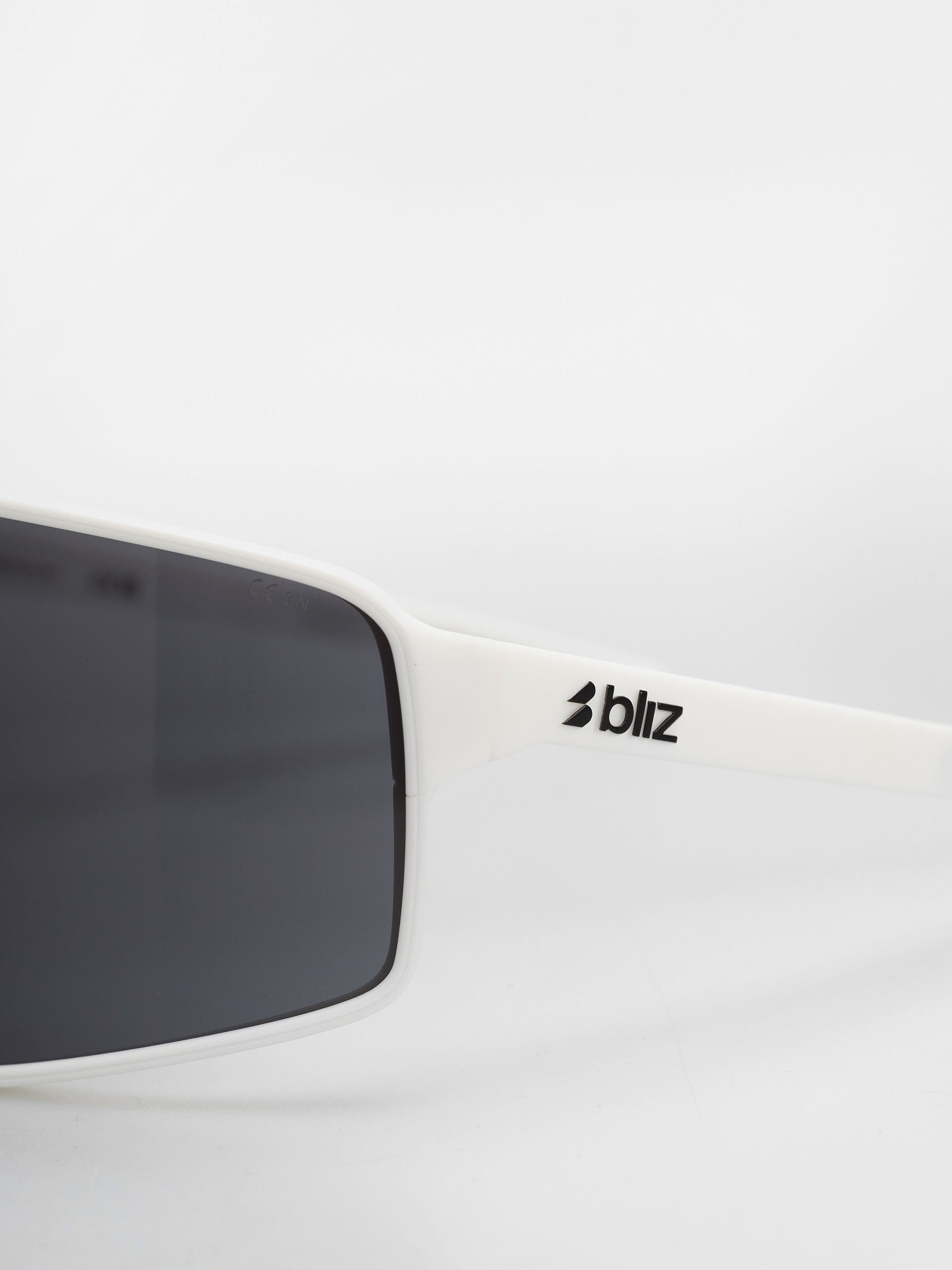 Bliz P001 Napszemüvegek (white/smoke)