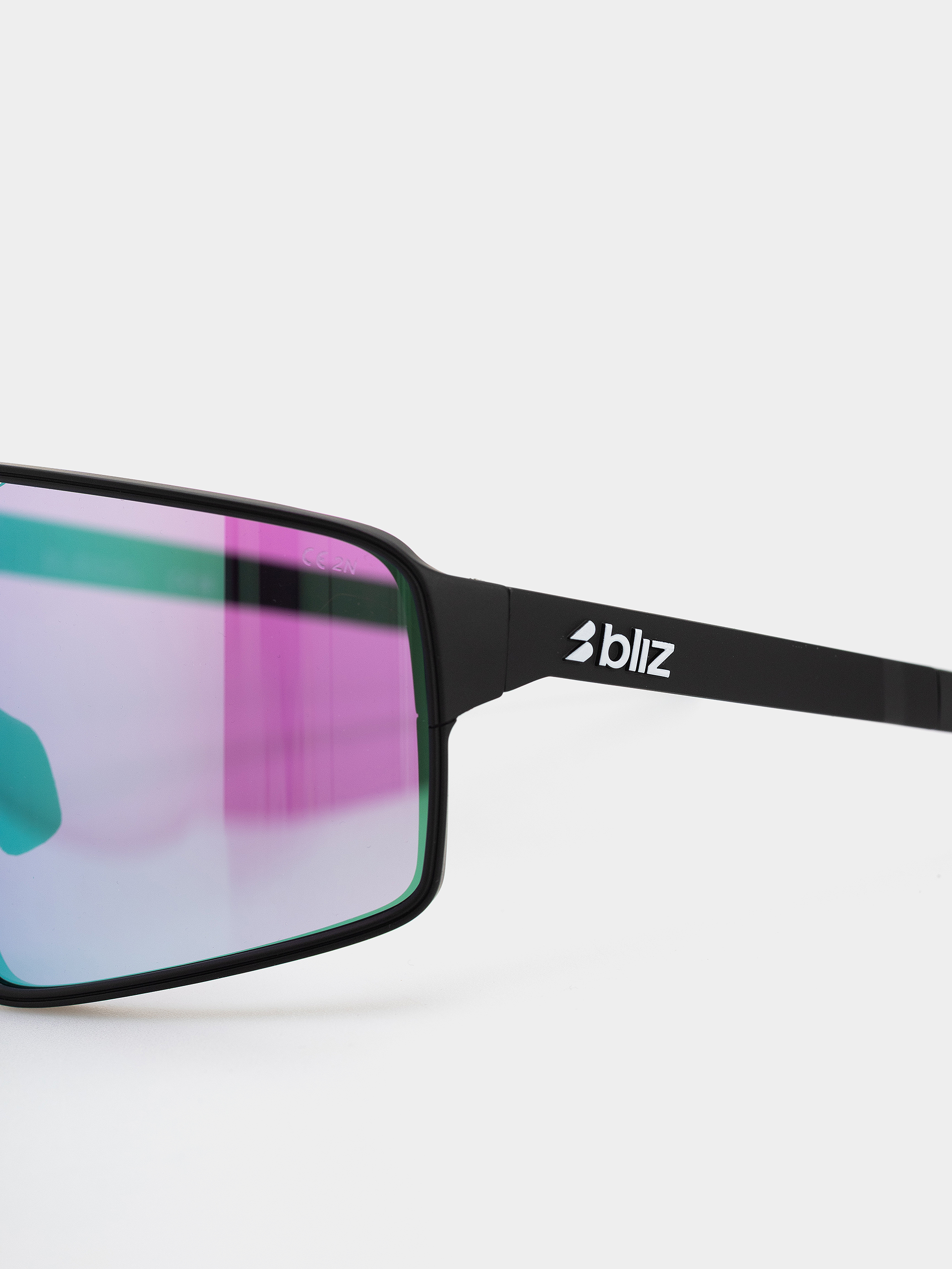 Bliz P001 Napszemüvegek (matt black/nano optics nordic light begonia - violet w blue multi)