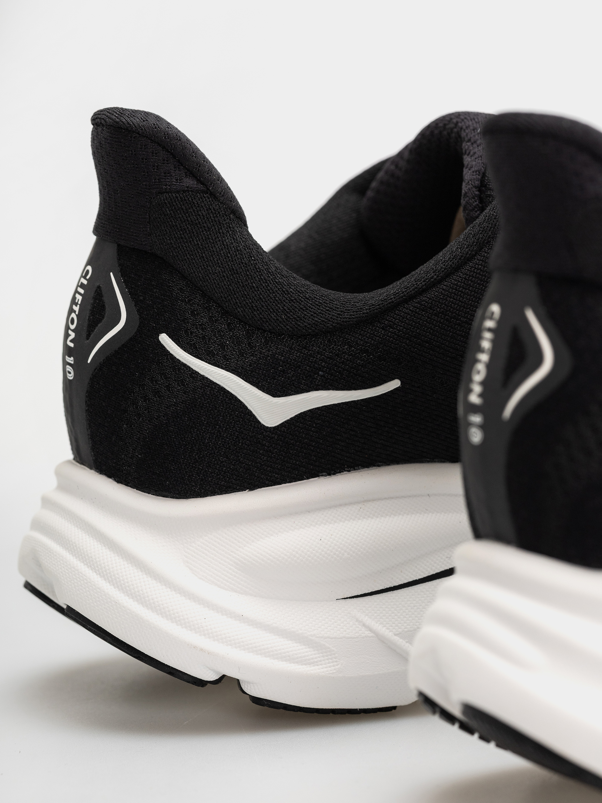 Hoka Clifton 10 Cipők (black/white)