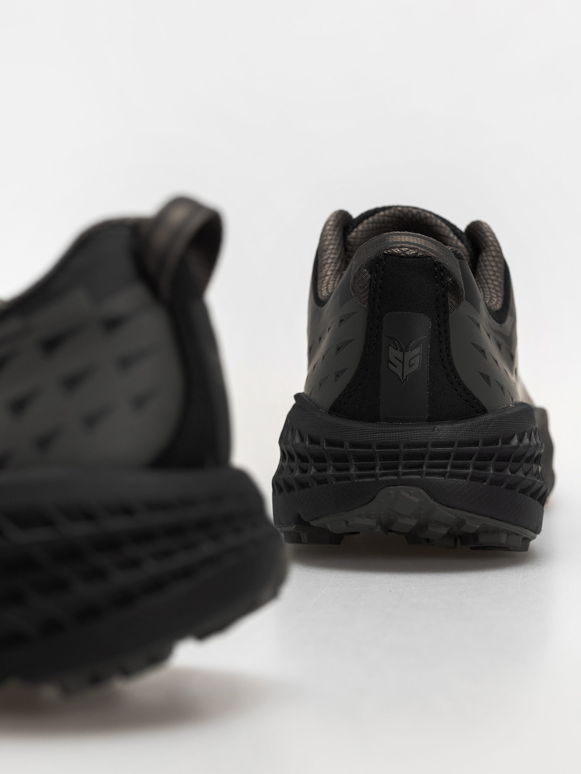 Cipők Hoka Speedgoat 2 (black/asphalt grey)