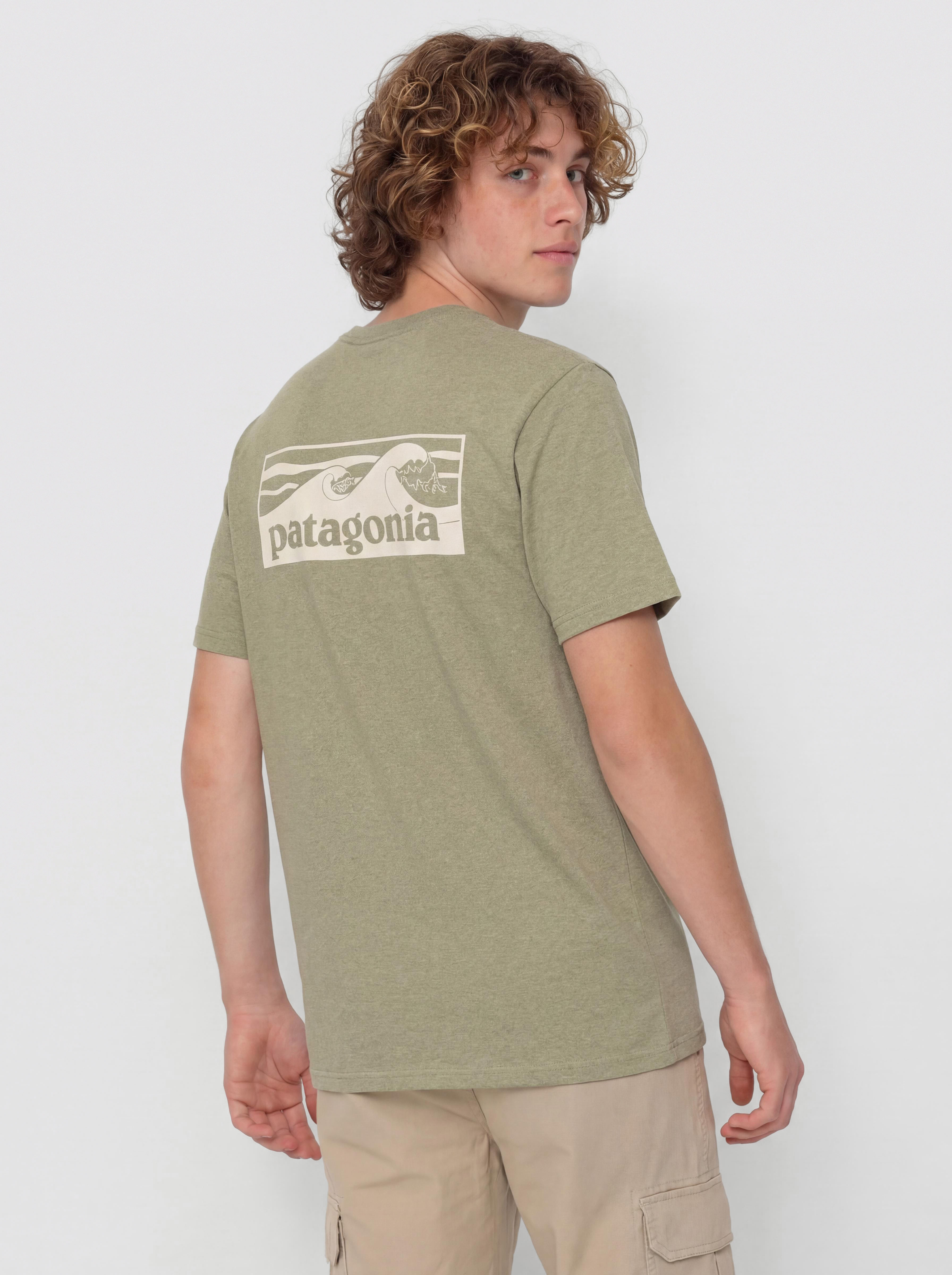 Patagonia Boardshort Logo Pocket Responsibili Póló (gumtree green)