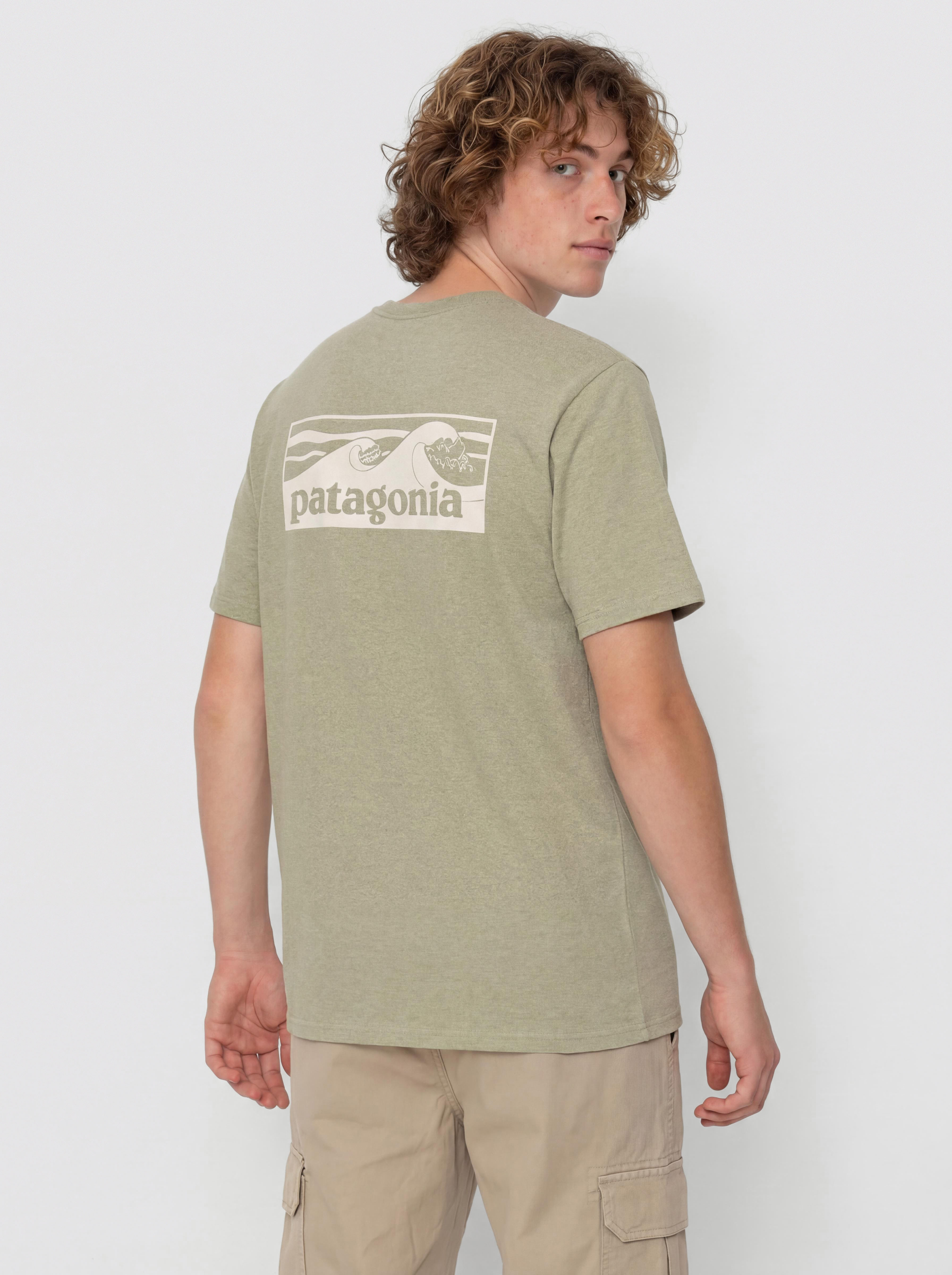 Patagonia Boardshort Logo Pocket Responsibili Póló (gumtree green)