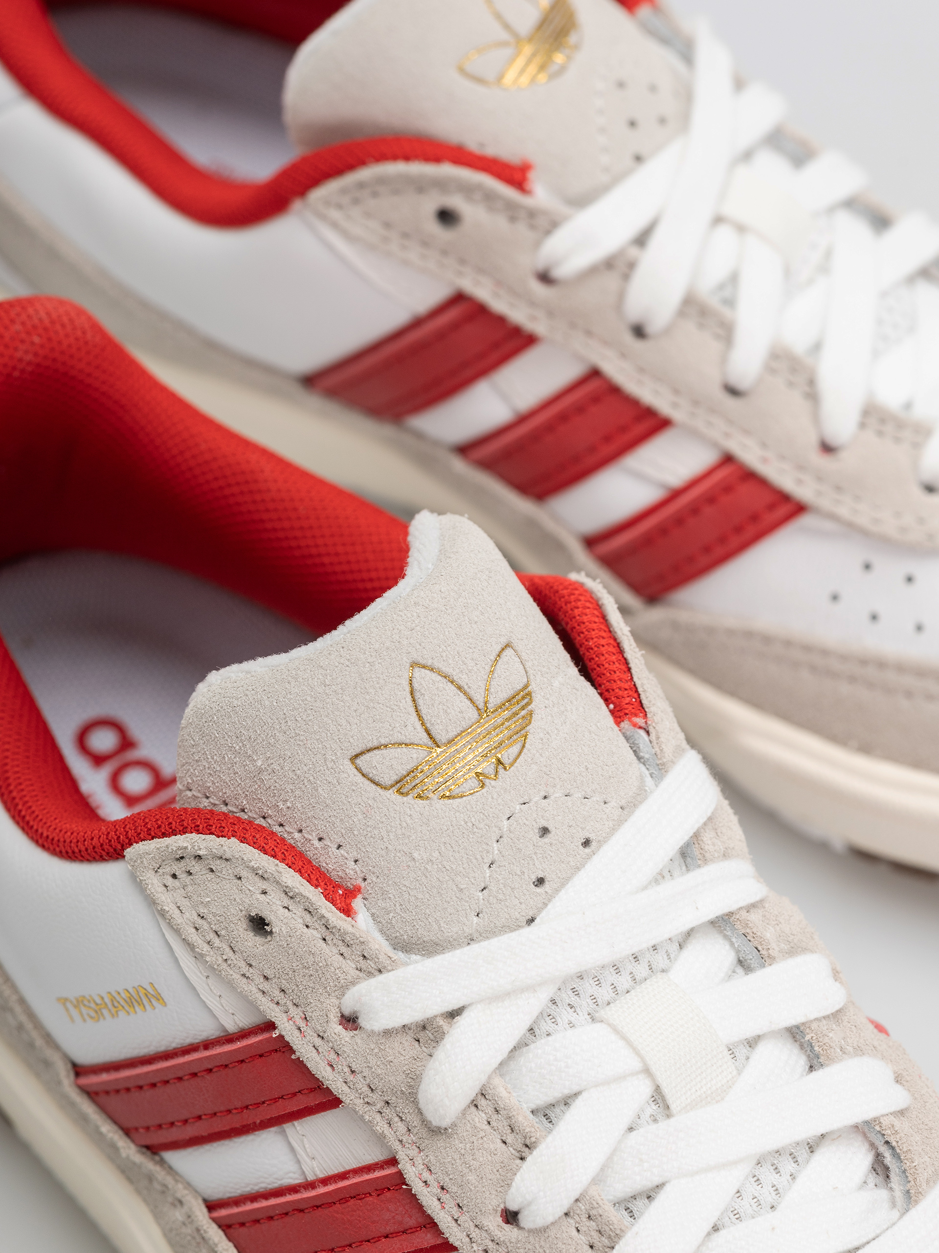 adidas Tyshawn II Cipők (ftwwht/betsca/cwhite)