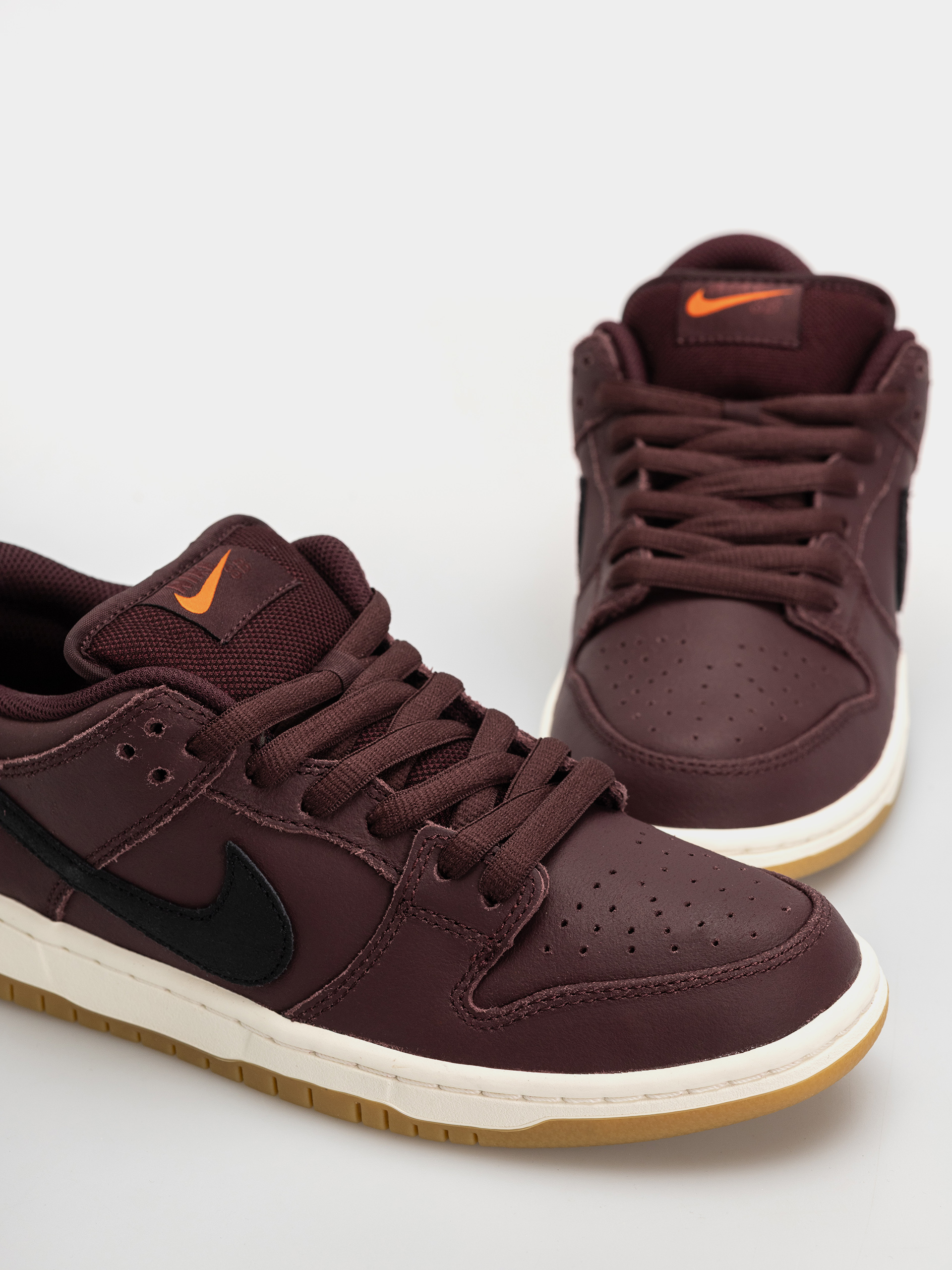 Nike SB Dunk Low Pro ISO Cipők (burgundy crush/black mystic dates sail)