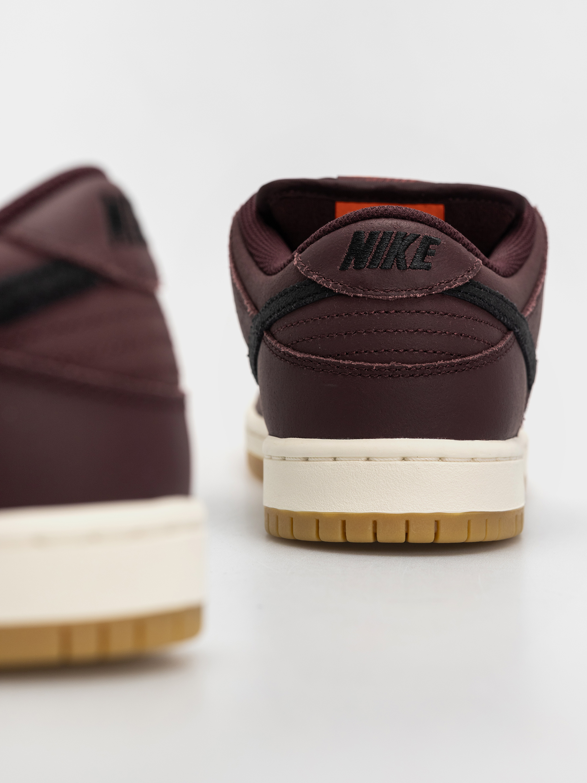 Nike SB Dunk Low Pro ISO Cipők (burgundy crush/black mystic dates sail)