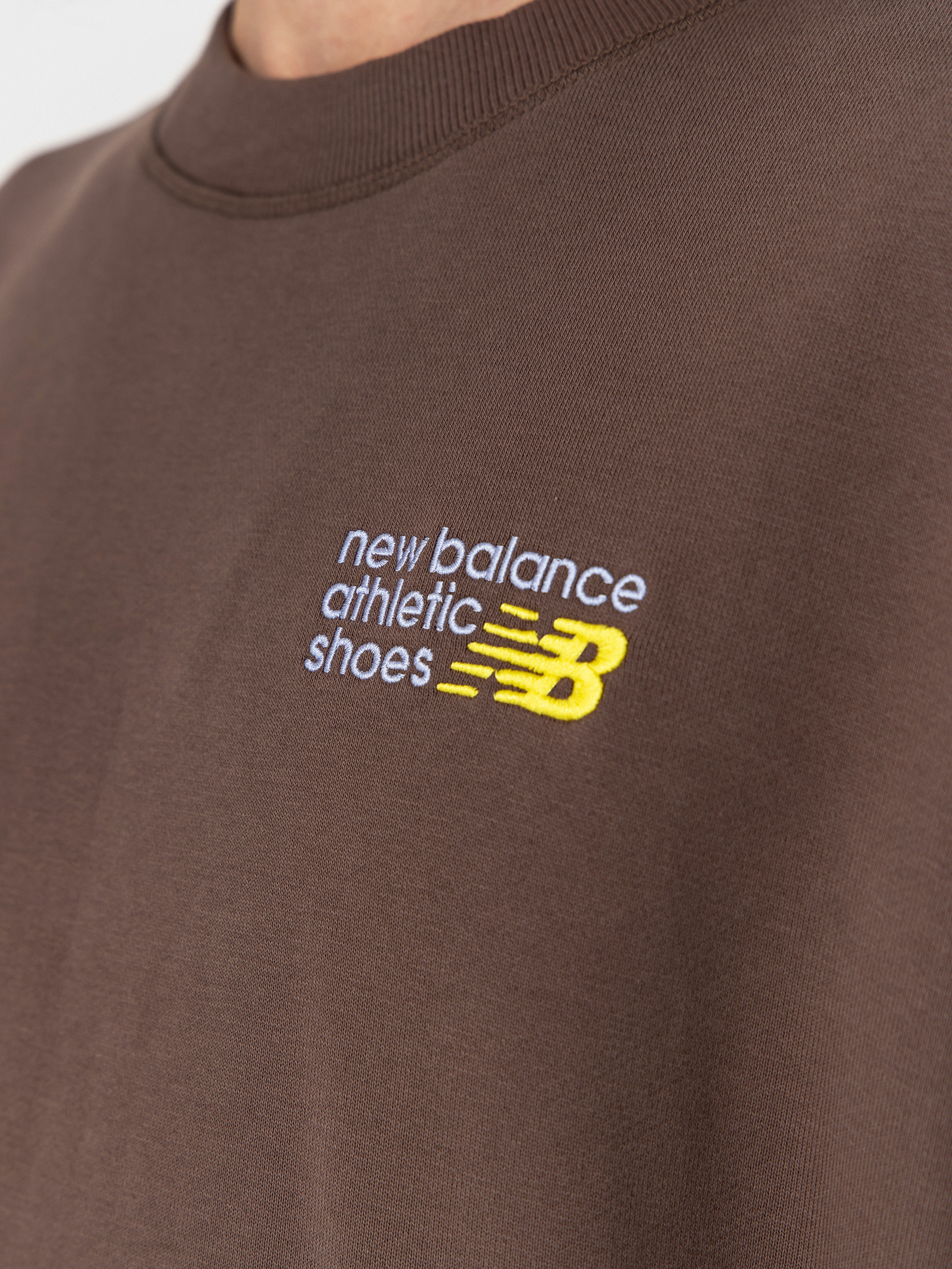 New Balance Athletics Premium Logo Crew Pulóver (cortado)