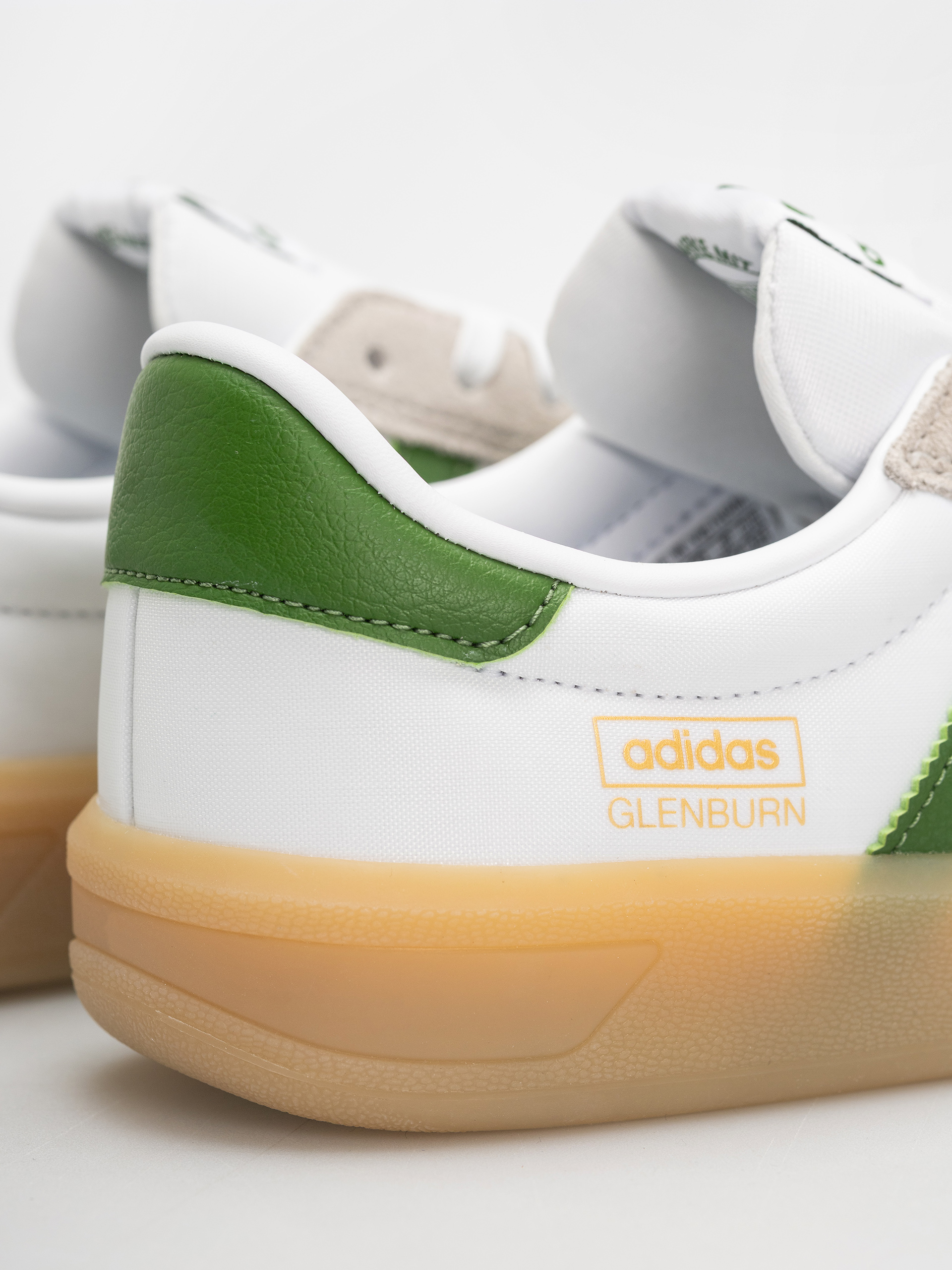 adidas Glenburn Cipők (ftwwht/cregrn/gum3)