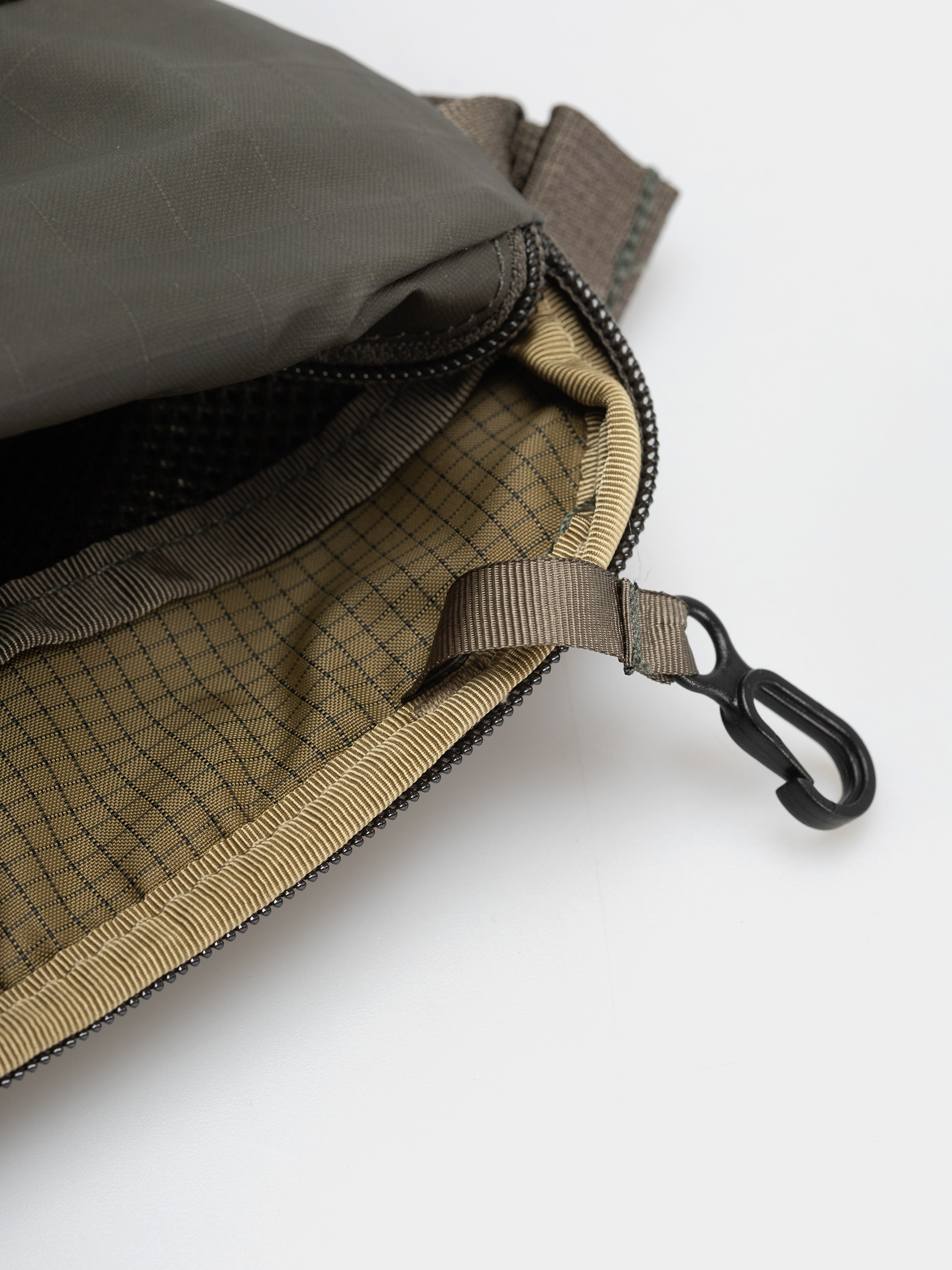 The North Face Bcv Pro Travel Pouch Crossbody (nwtpegrn/tnfblk)