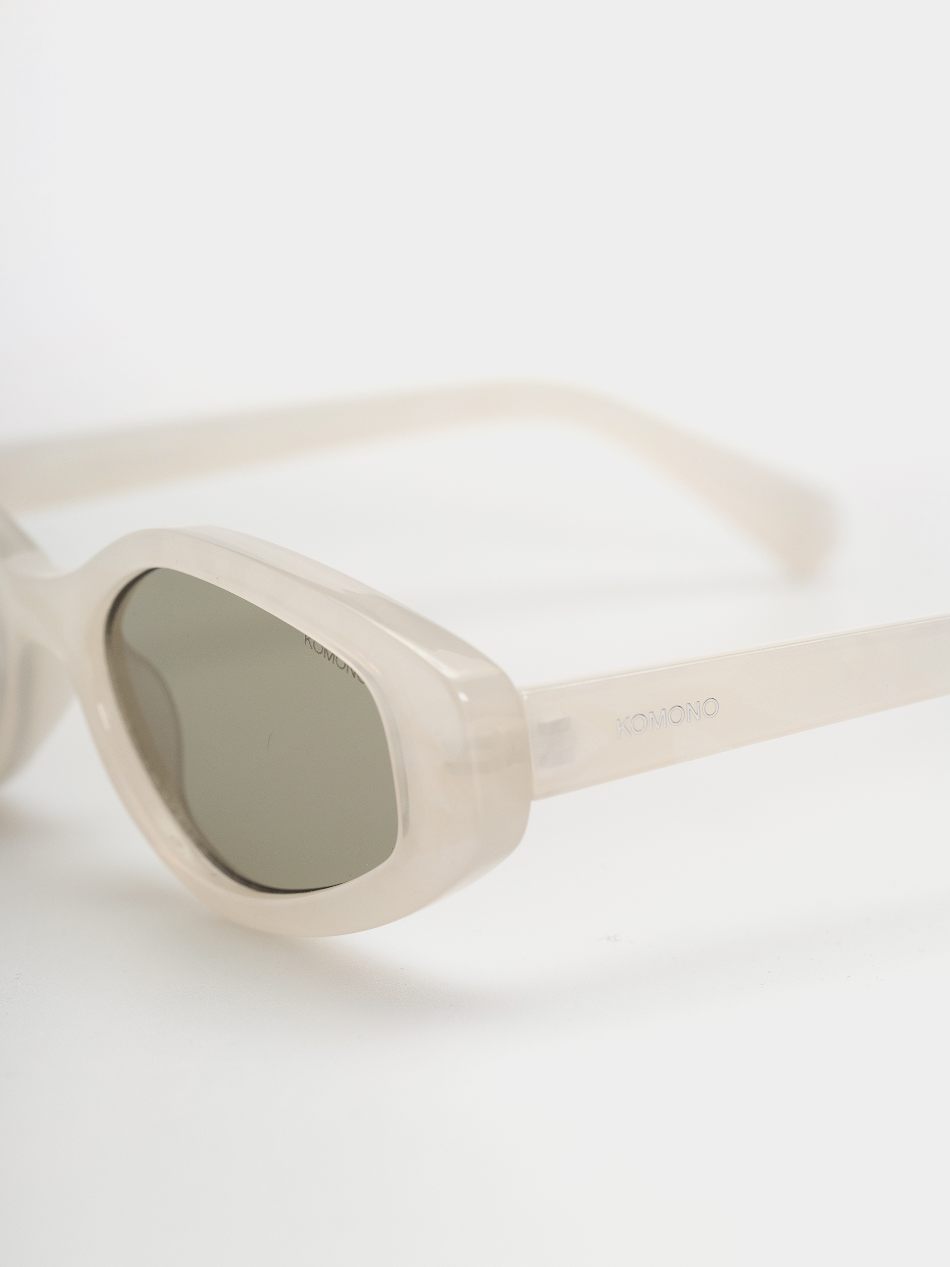 Komono Margot Napszemüvegek (alabaster green)