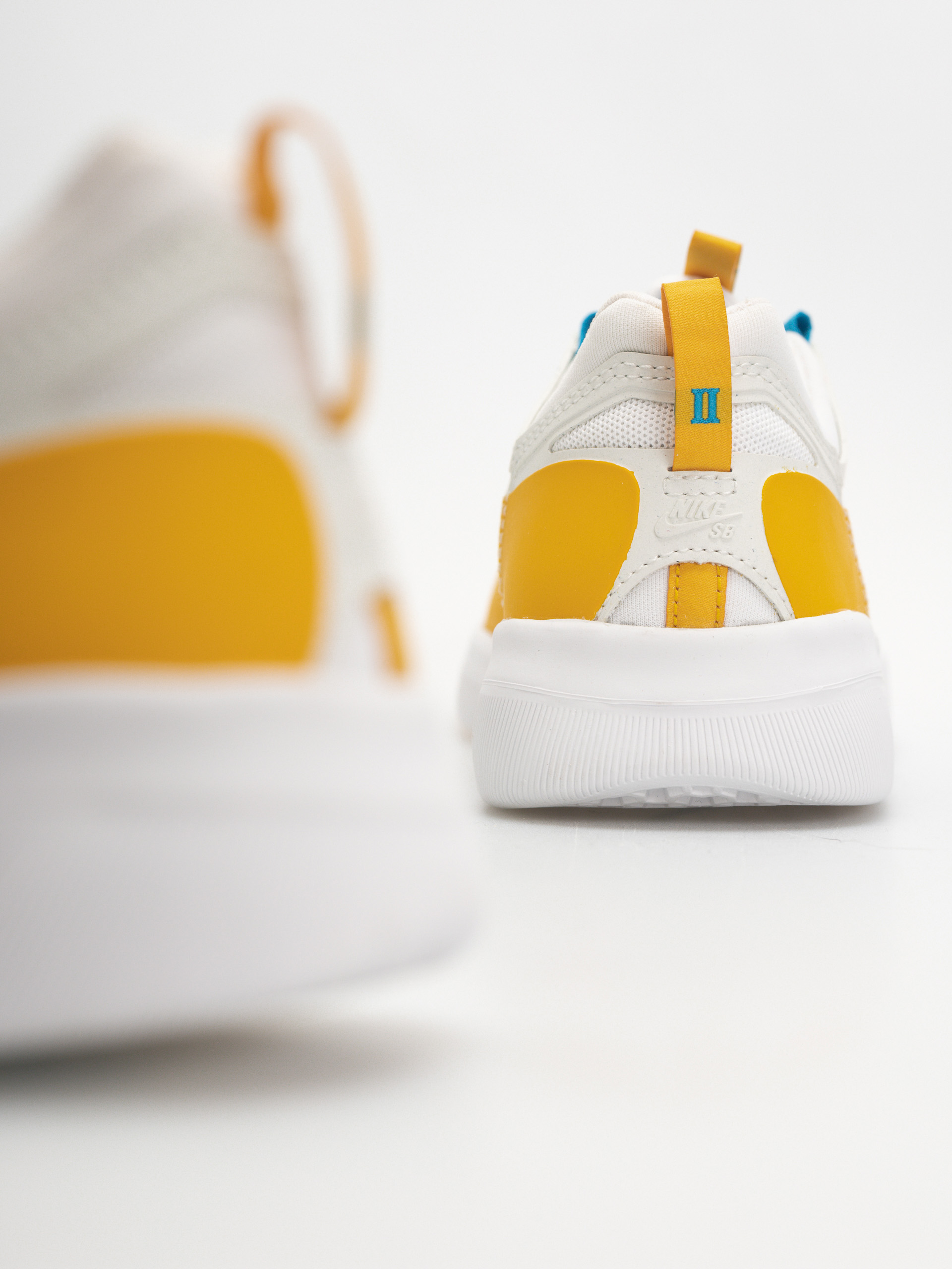 Nike SB Nyjah Free 2 Cipők (dark sulfur/white laser blue)