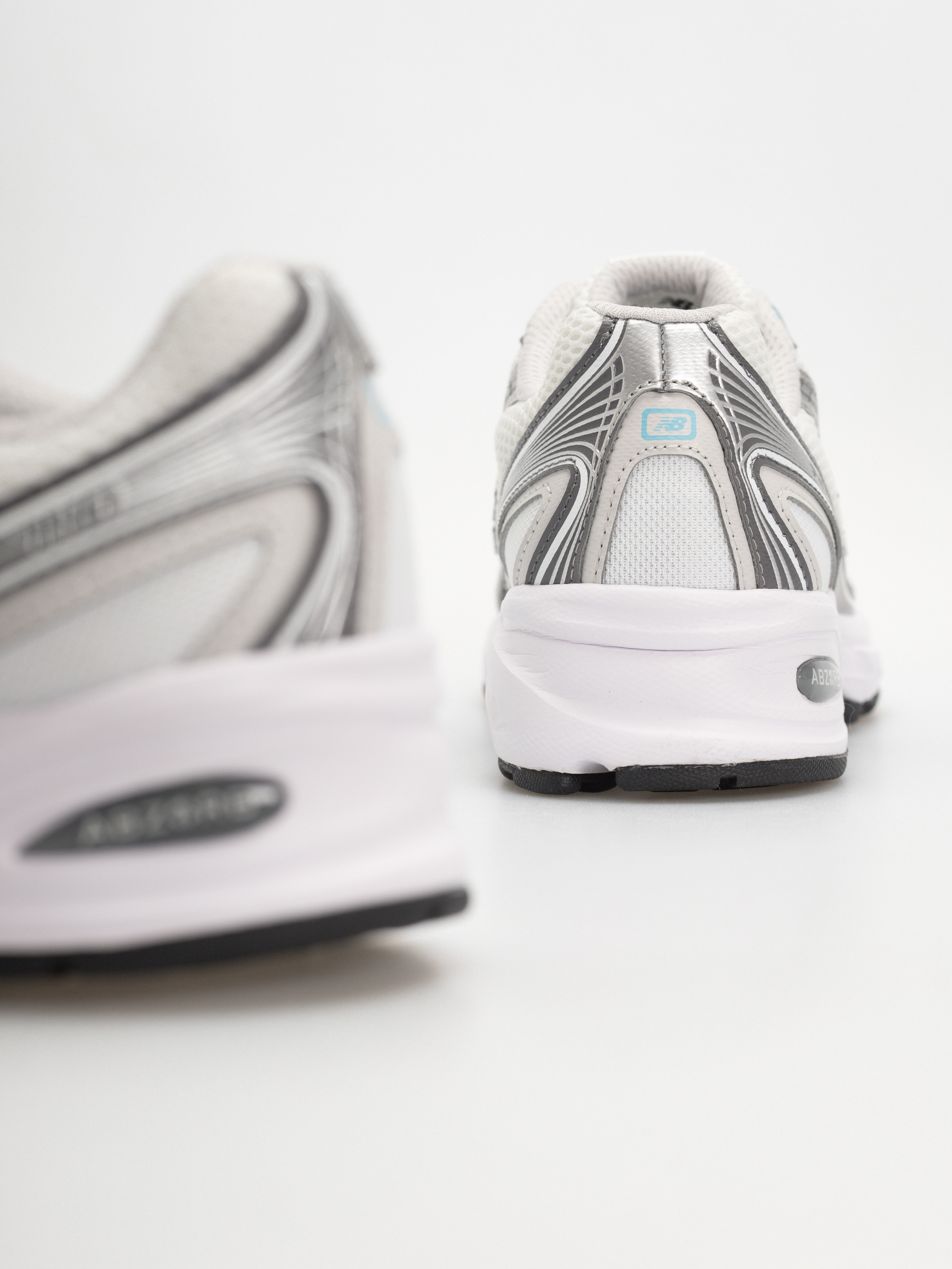 Cipők New Balance 740 (103 white/castlerock)