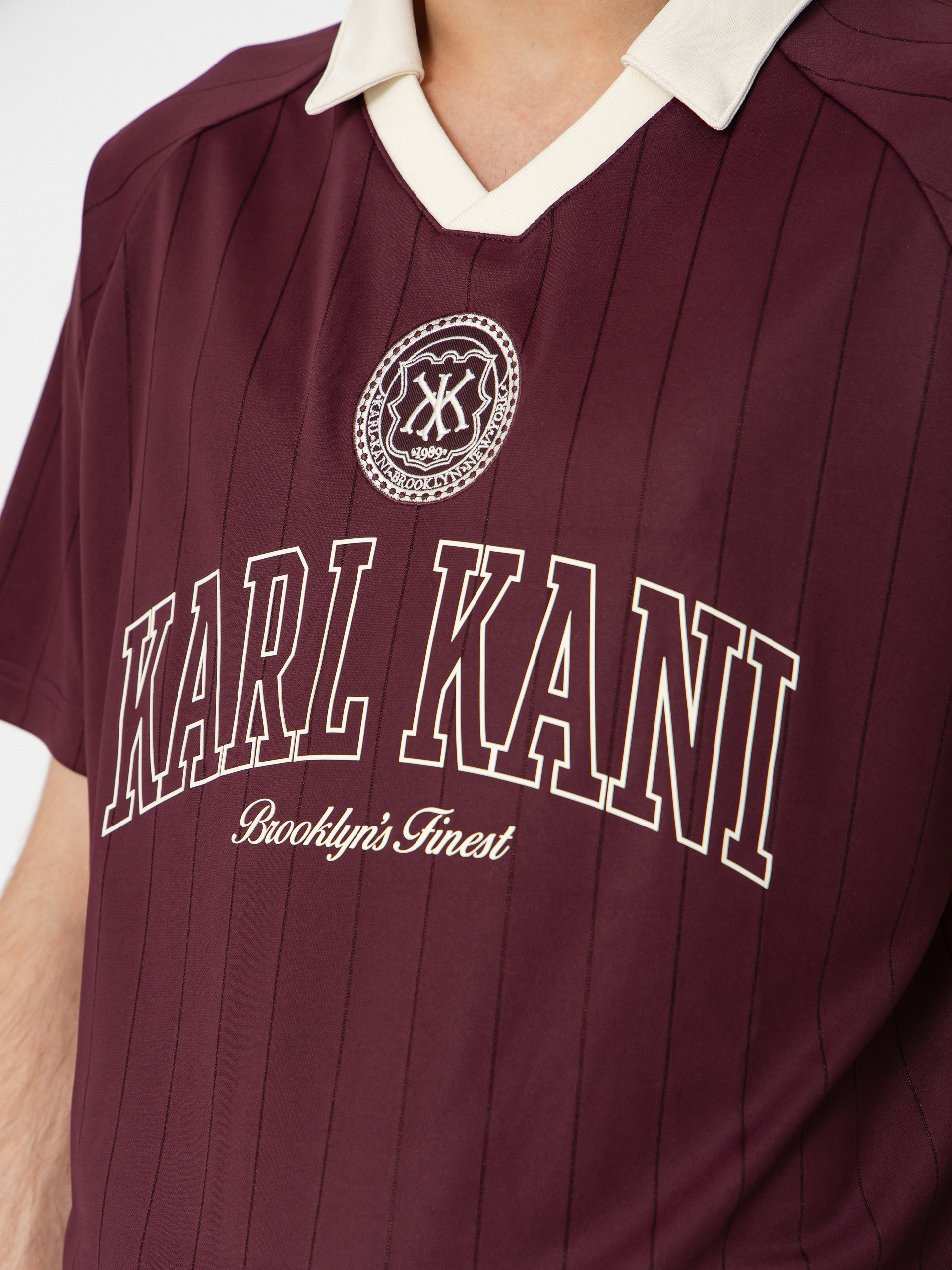 Karl Kani Heritage Emblem Shadow Pinstripe Soccer Póló (red)