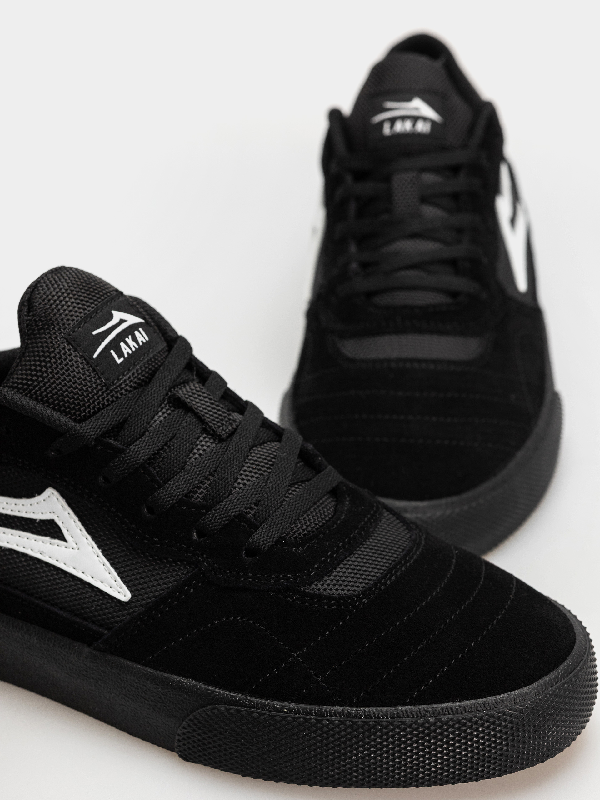 Cipők Lakai Cambridge (black suede)