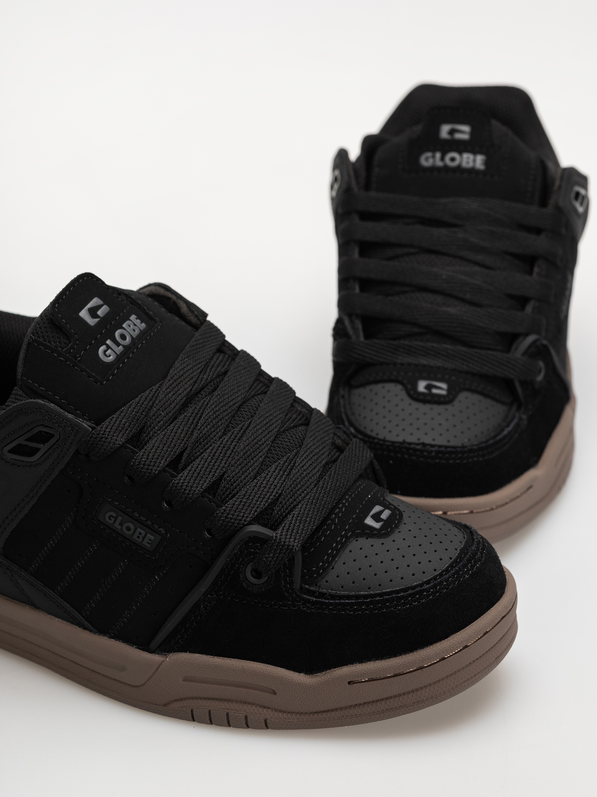 Cipők Globe Fusion (black/tobacco gum)