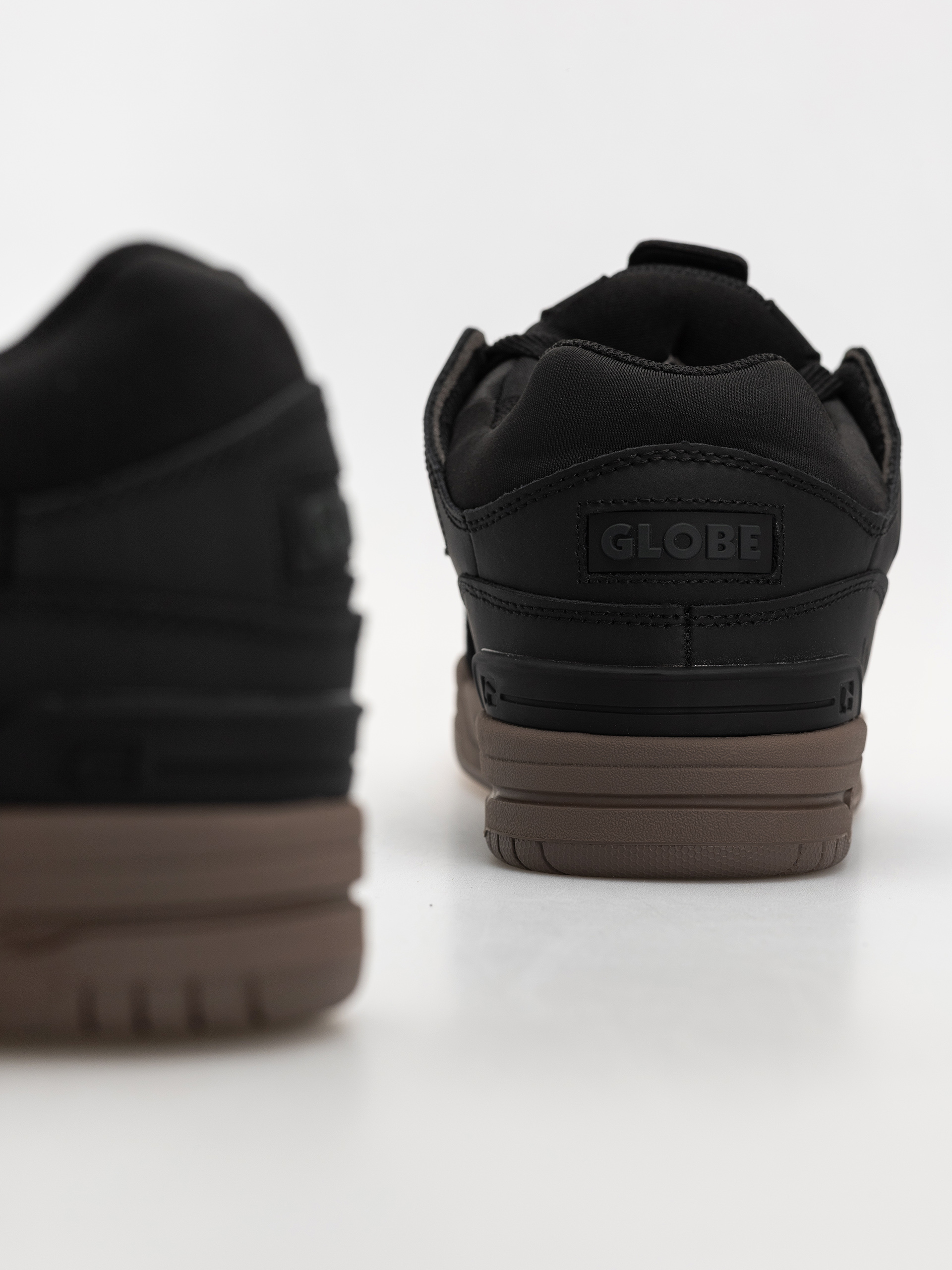 Cipők Globe Fusion (black/tobacco gum)