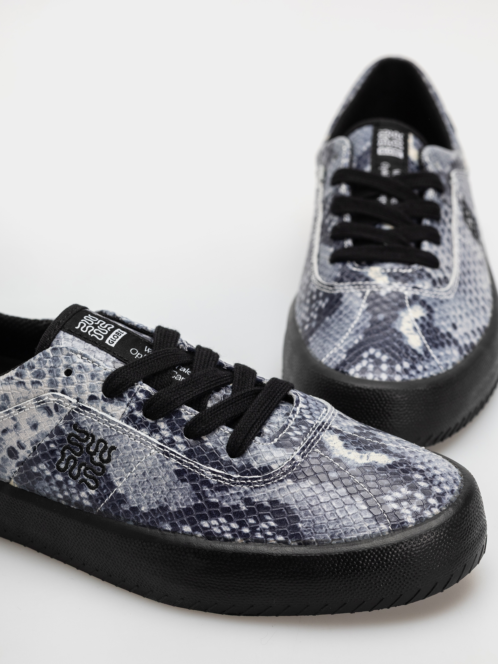 Globe Melbek Cipők (wasted talent black/snake)