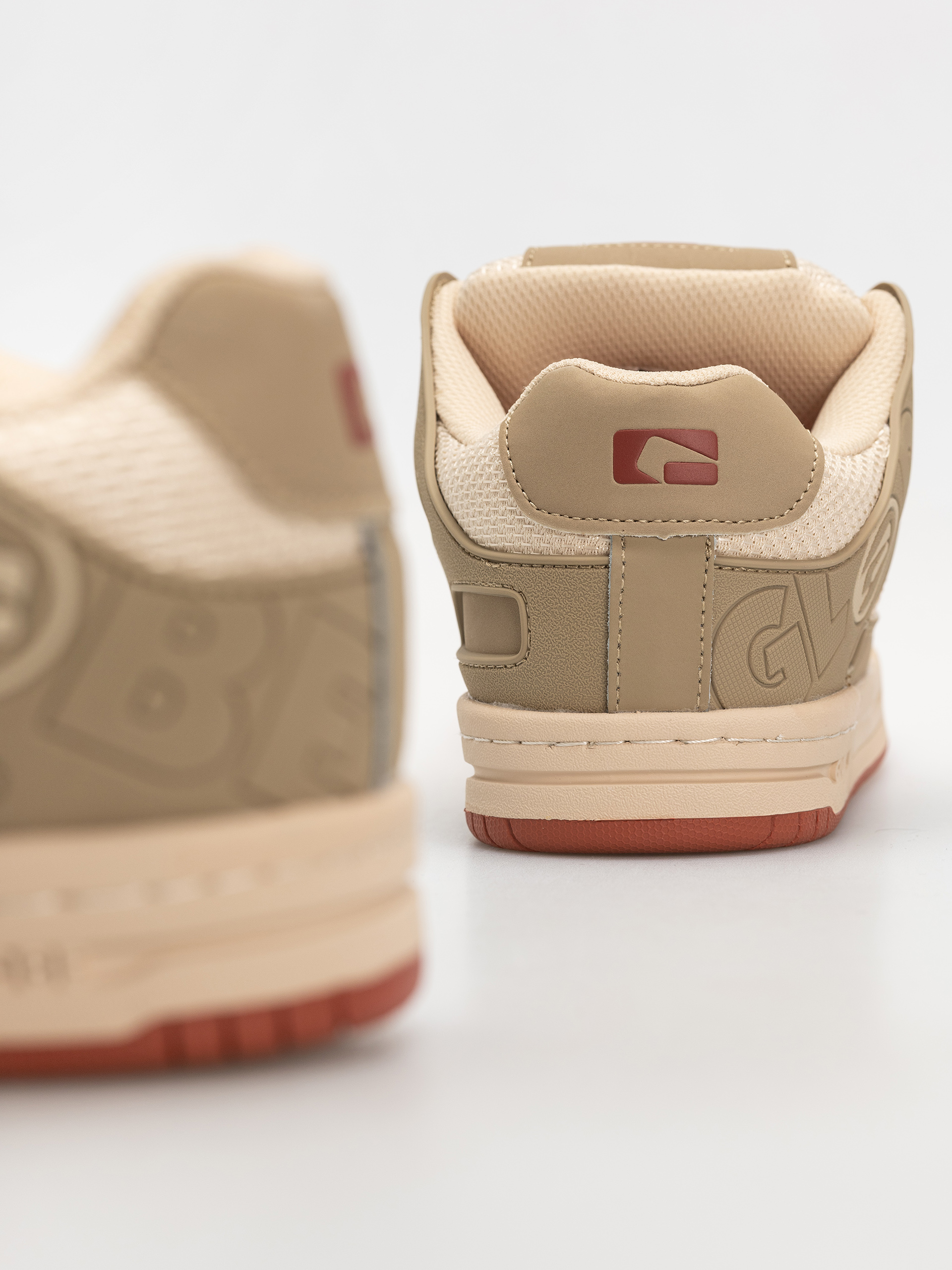 Cipők Globe Tilt (sand/red)