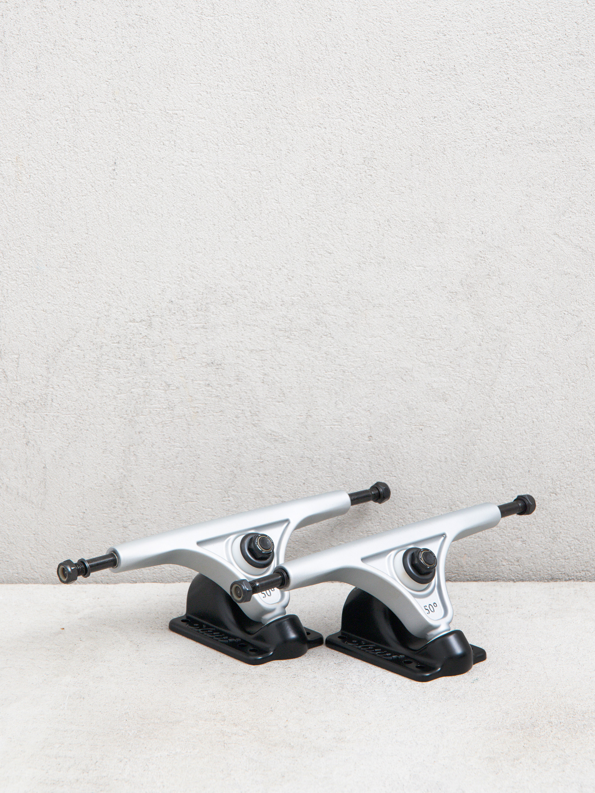 Gördeszka felfüggesztés Globe Slant Mag Reverse Kingpin (grey/black)