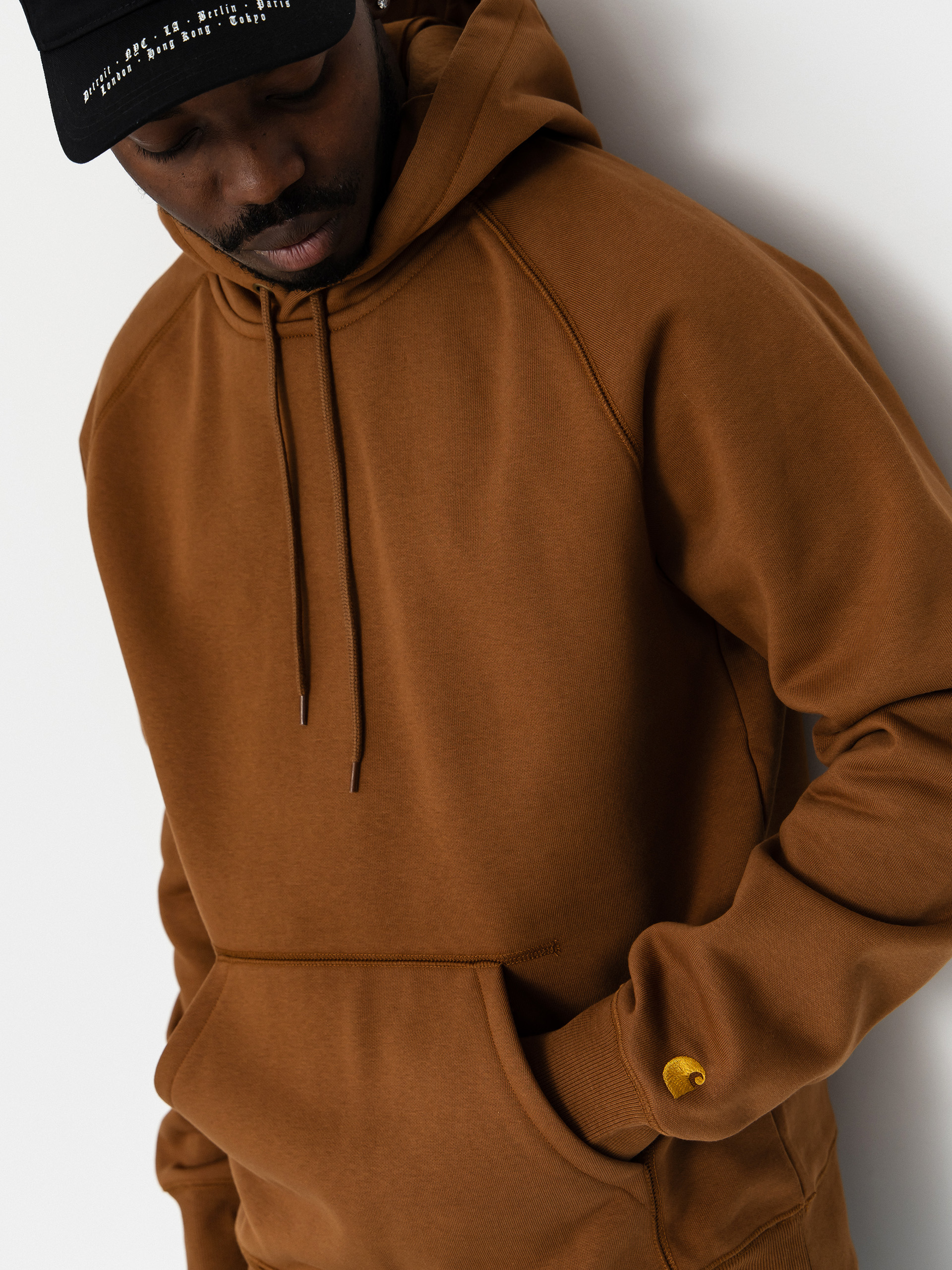 Kapucnis pulóver Carhartt WIP Chase HD (hamilton brown/gold)