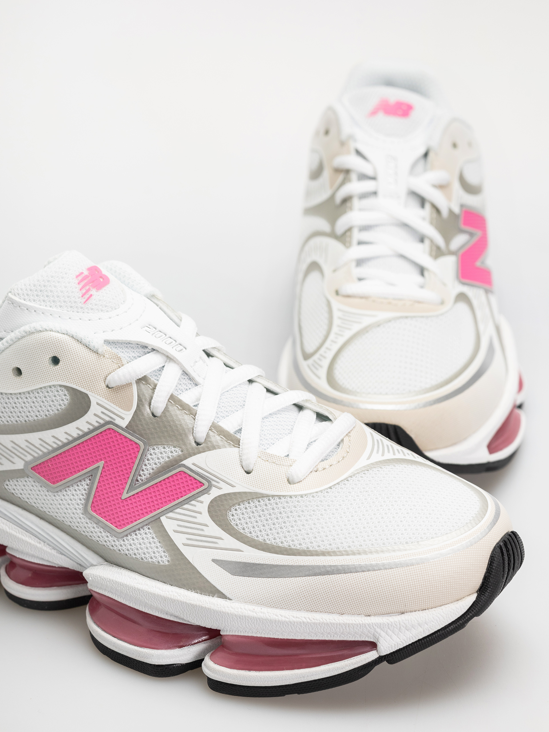 New Balance 2000 Cipők (103 white/30% lighter pink heat)