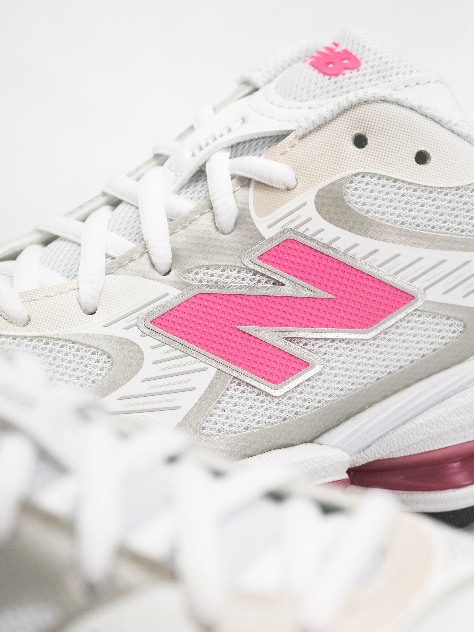 New Balance 2000 Cipők (103 white/30% lighter pink heat)