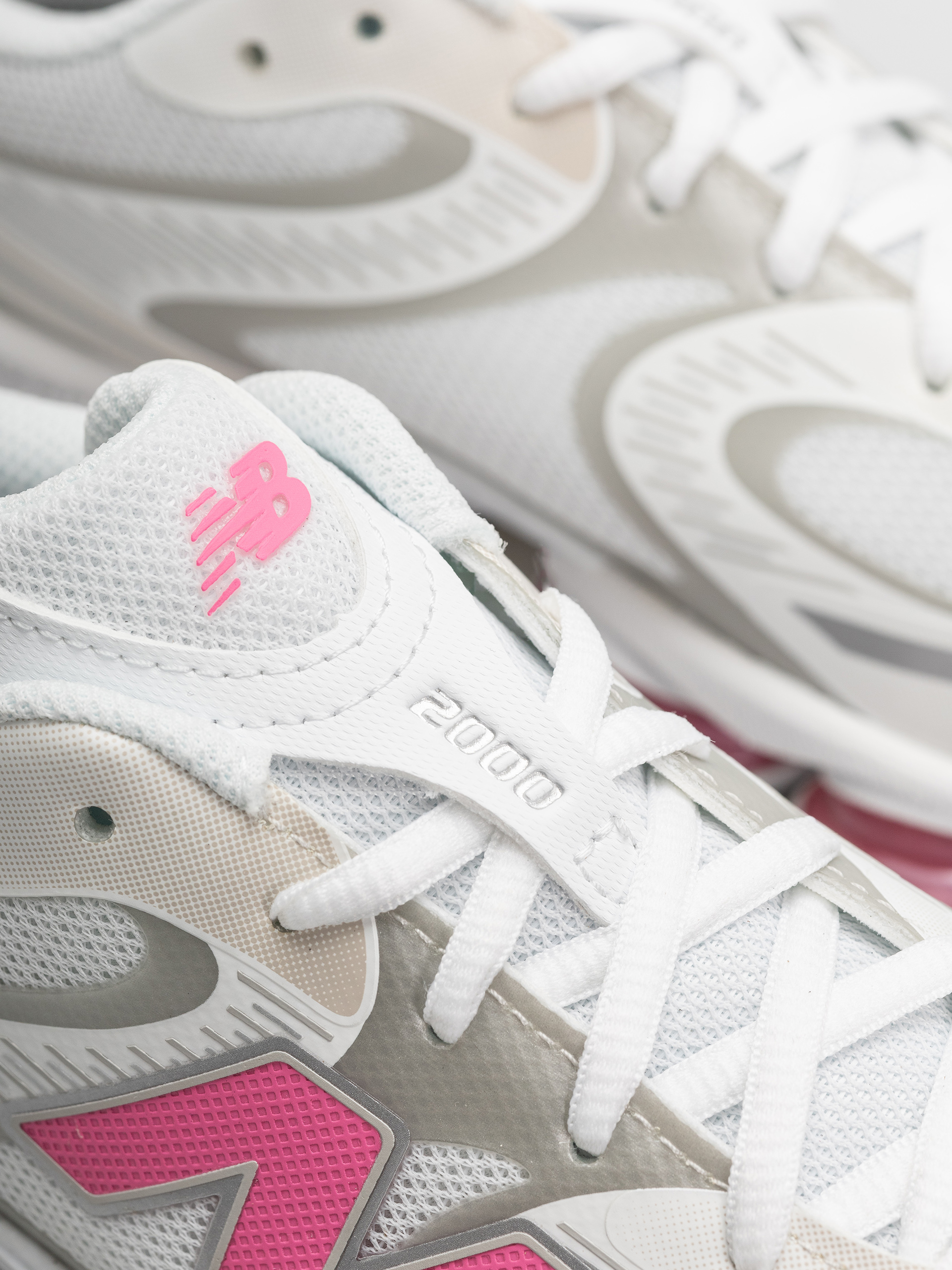 New Balance 2000 Cipők (103 white/30% lighter pink heat)