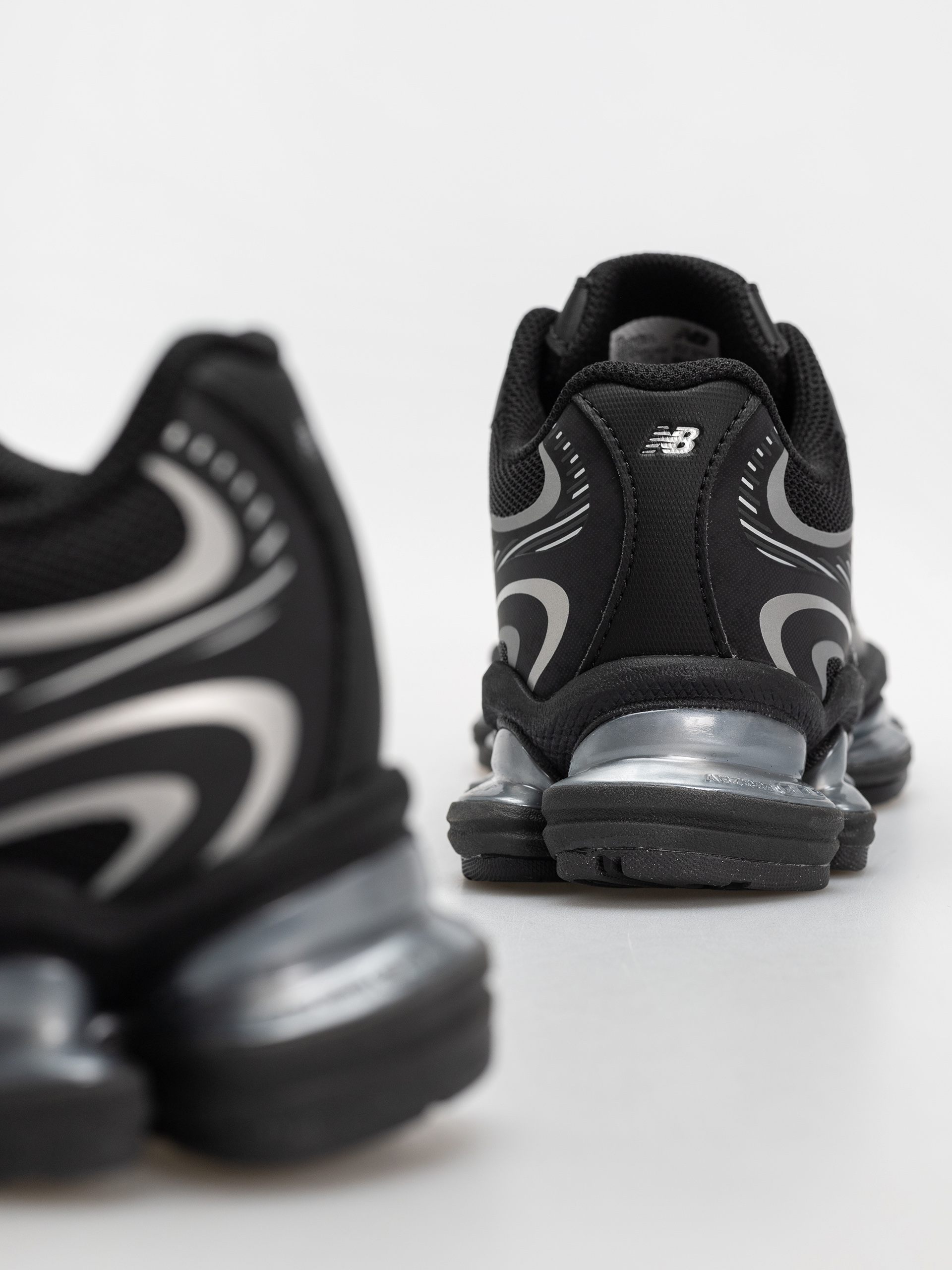 New Balance 2000 Cipők (black/silver metallic)