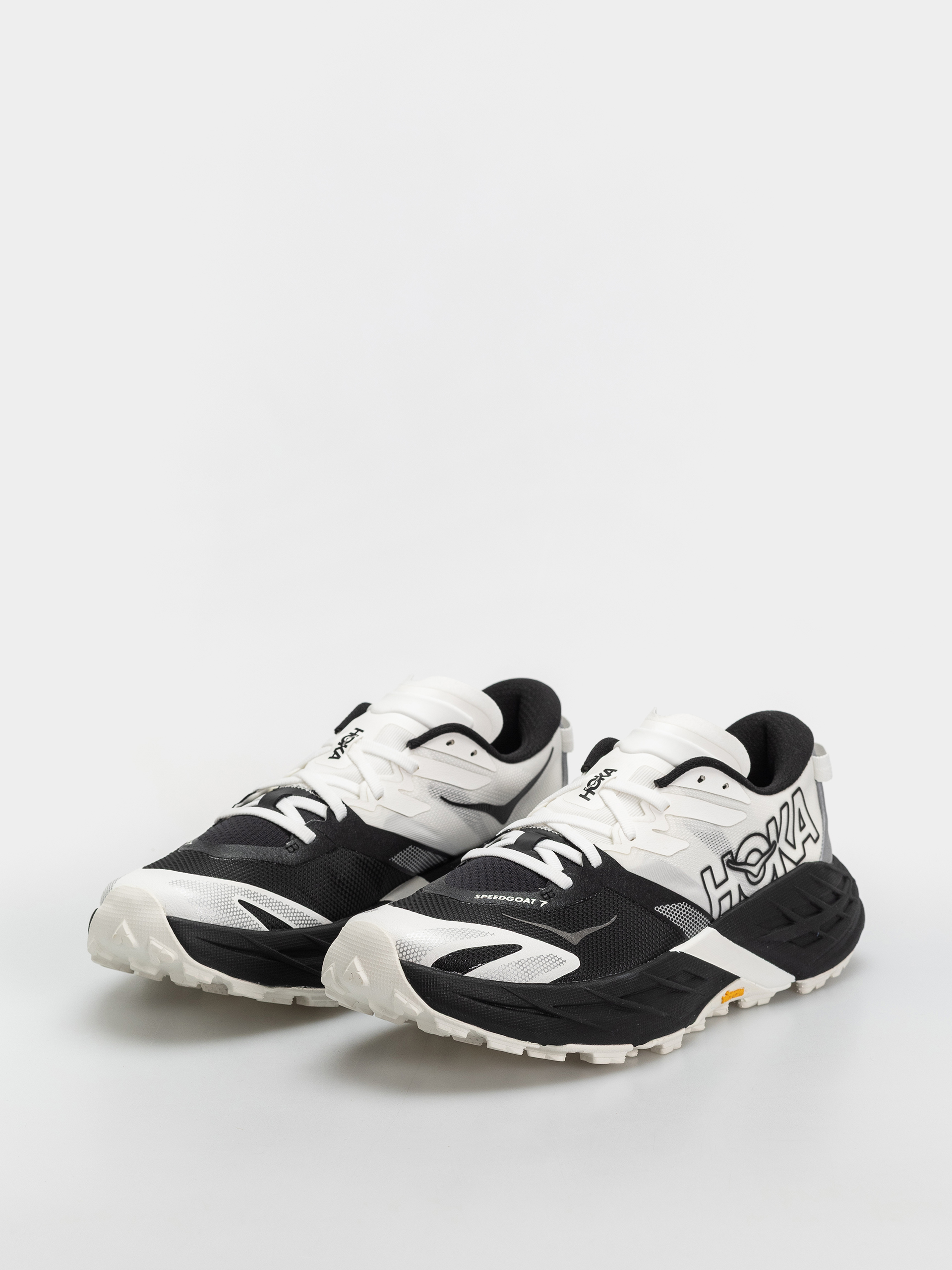 Hoka Speedgoat 7 Cipők (black/white)