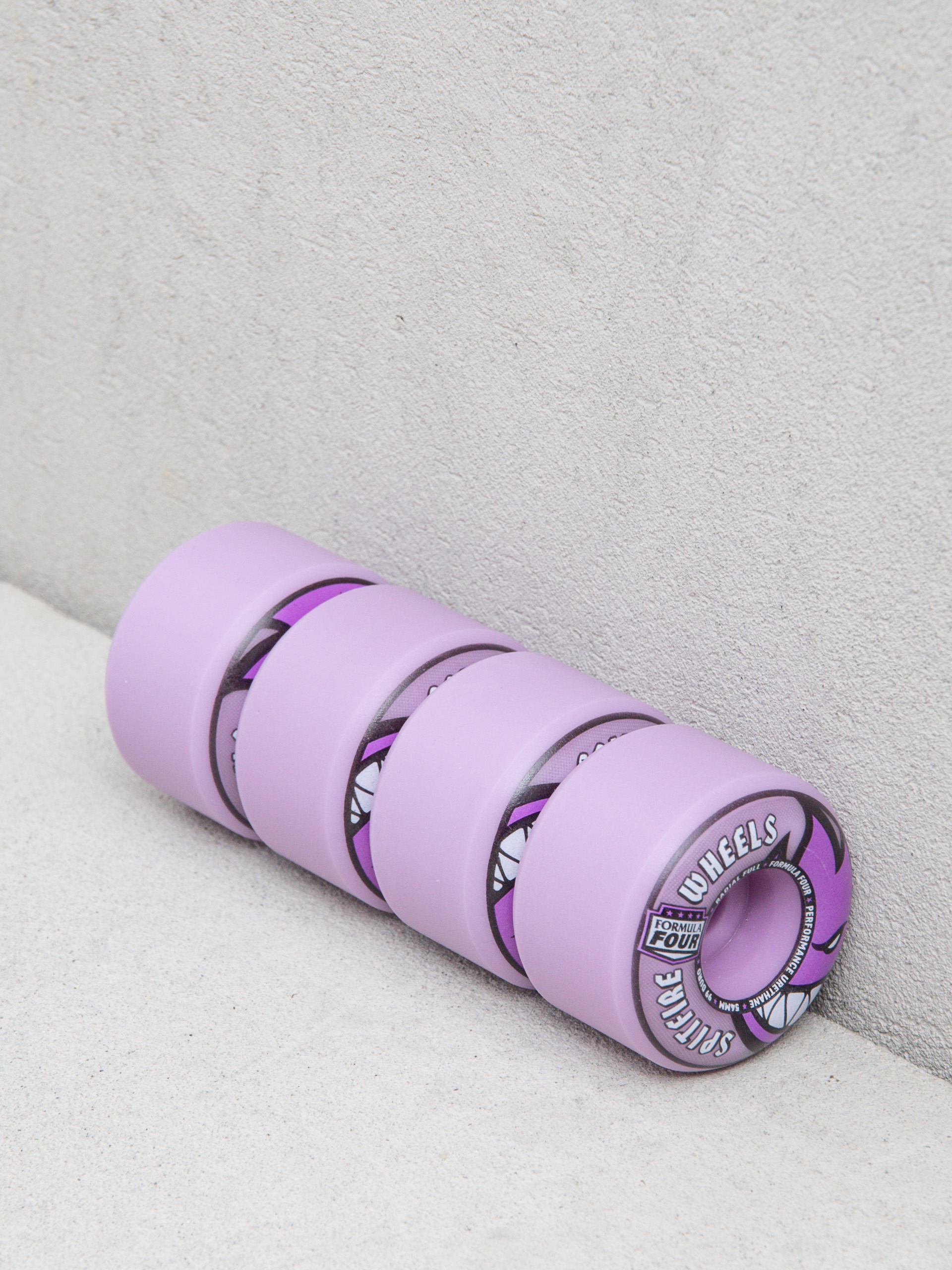 Spitfire F4 99D Team Colors Radial Full Gördeszka kerék (lt purple)