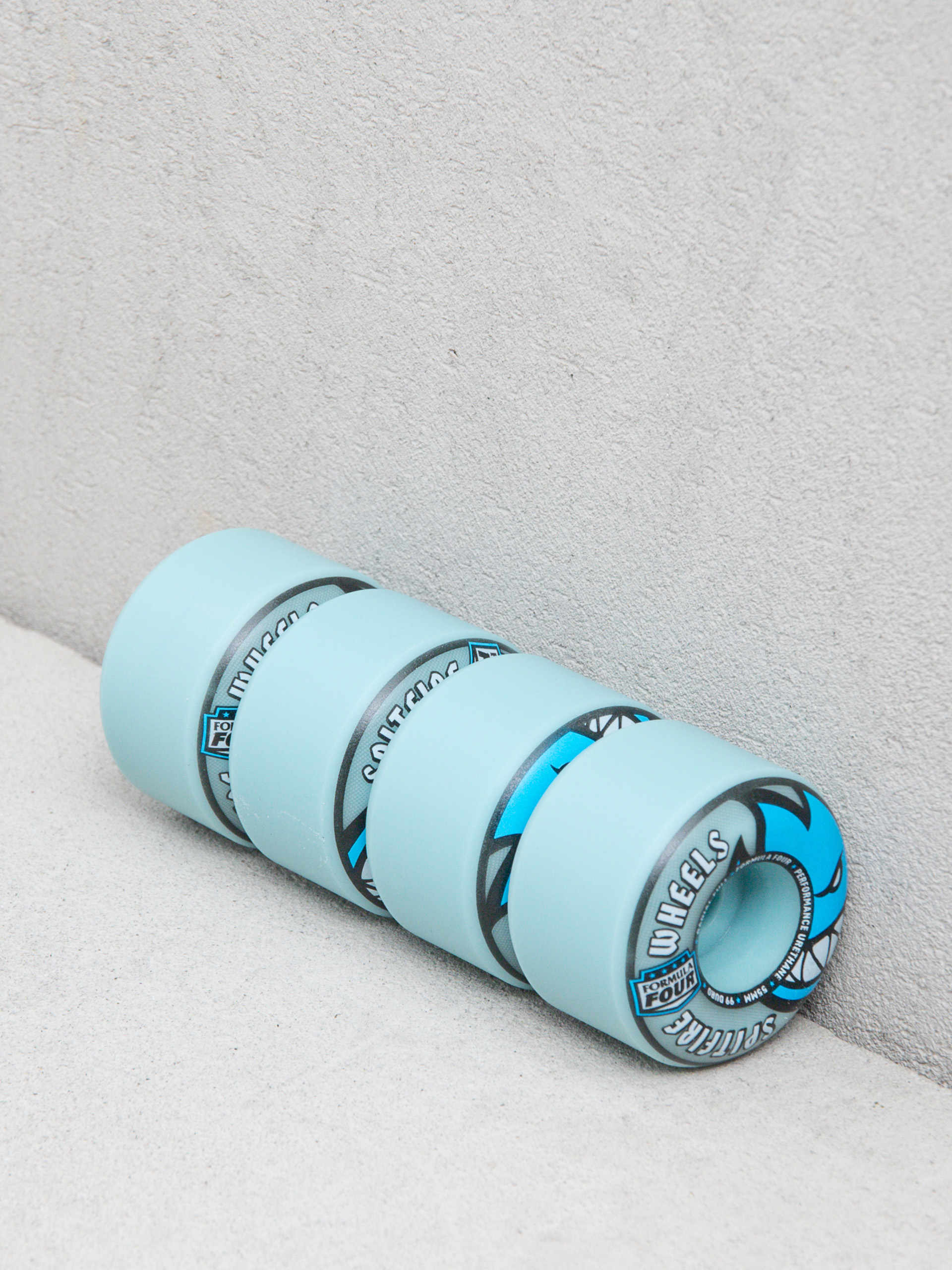 Spitfire F4 99D Team Colors Radial Full Gördeszka kerék (lt blue)