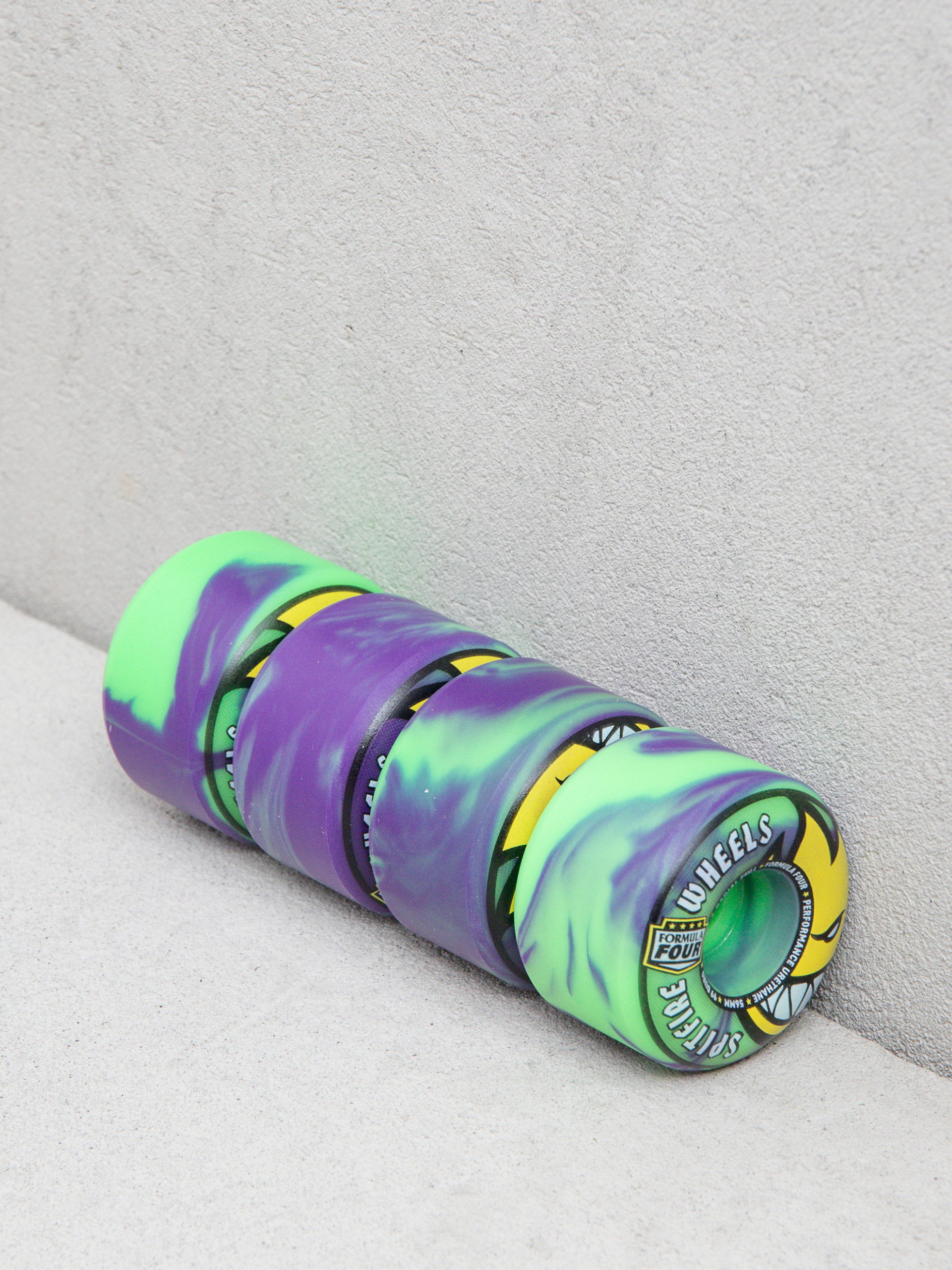 Spitfire F4 99D Team Colors Radial Full Gördeszka kerék (neon green/purple)