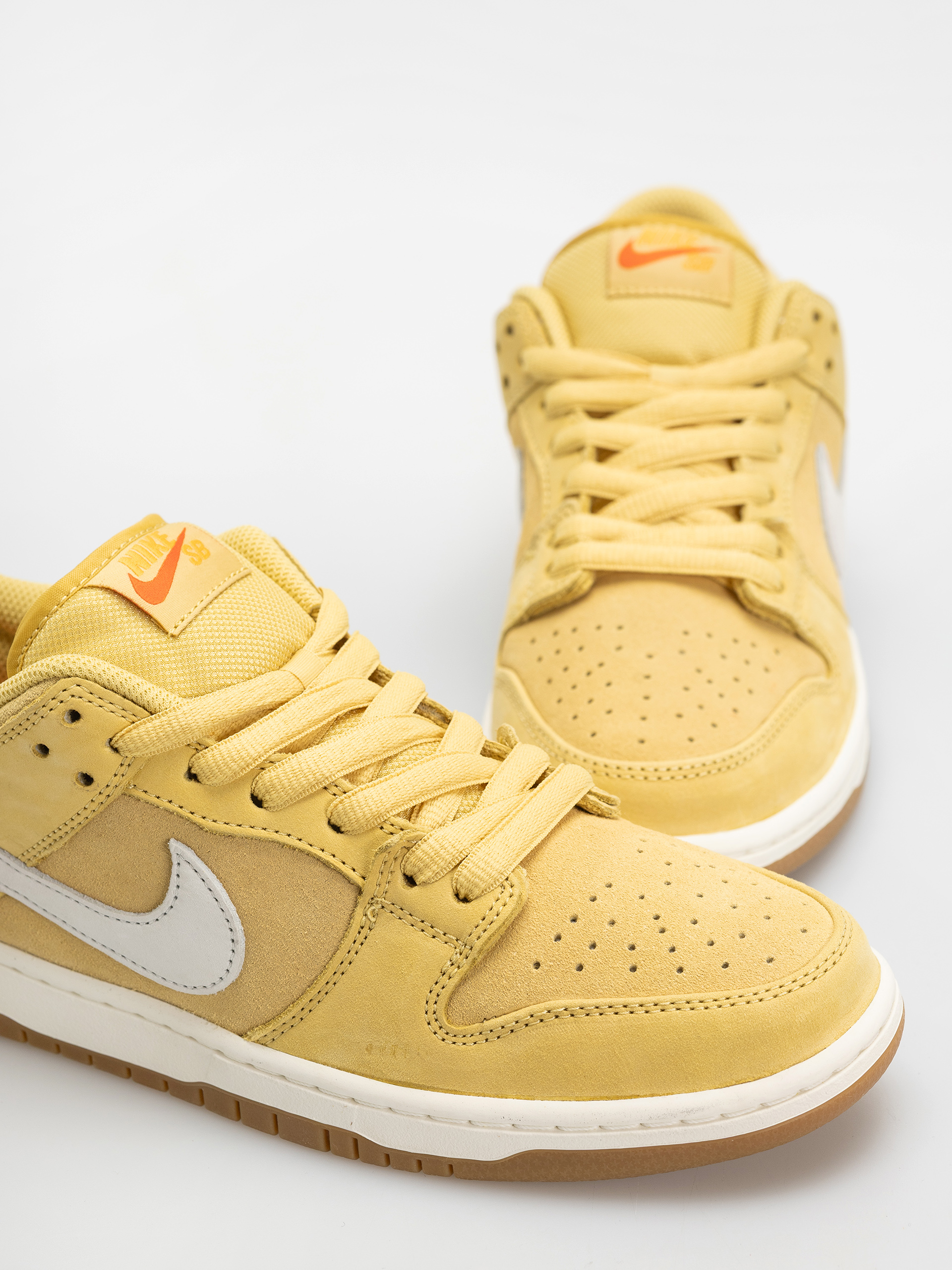 Nike SB Dunk Low Pro Cipők (saturn gold/sail saturn gold solar flare)