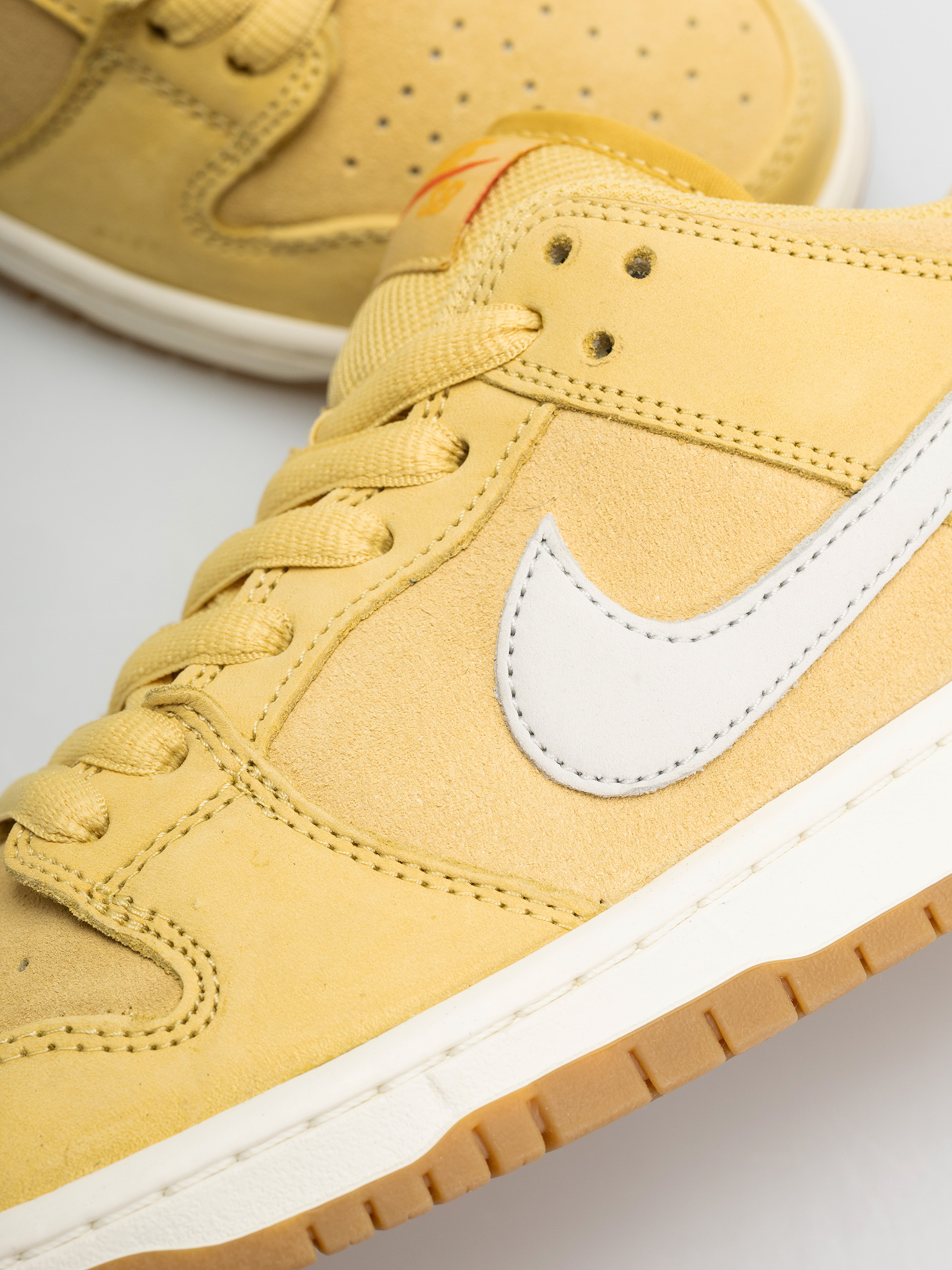 Nike SB Dunk Low Pro Cipők (saturn gold/sail saturn gold solar flare)