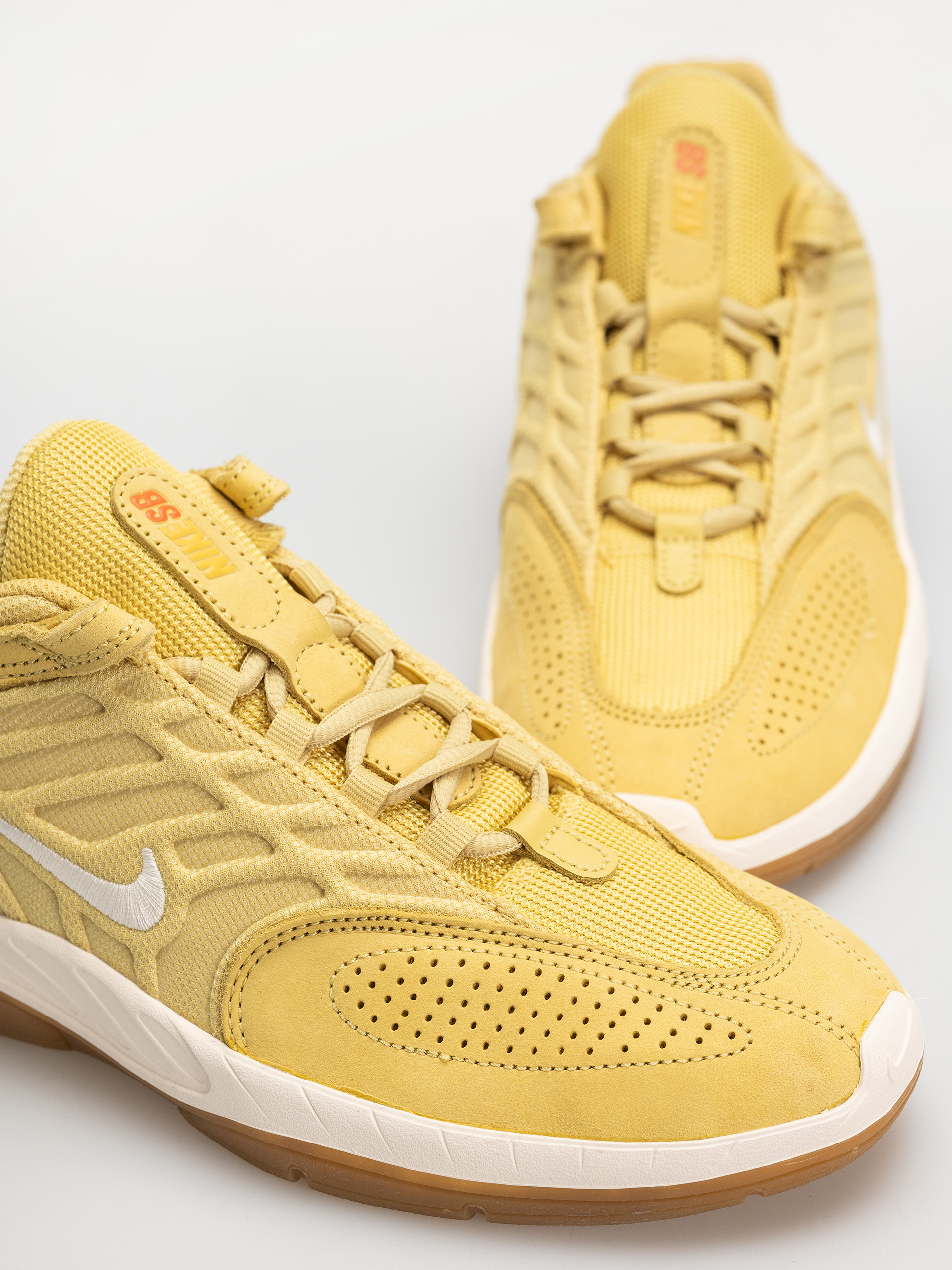Nike SB Vertebrae Iso Cipők (saturn gold/sail saturn gold solar flare)