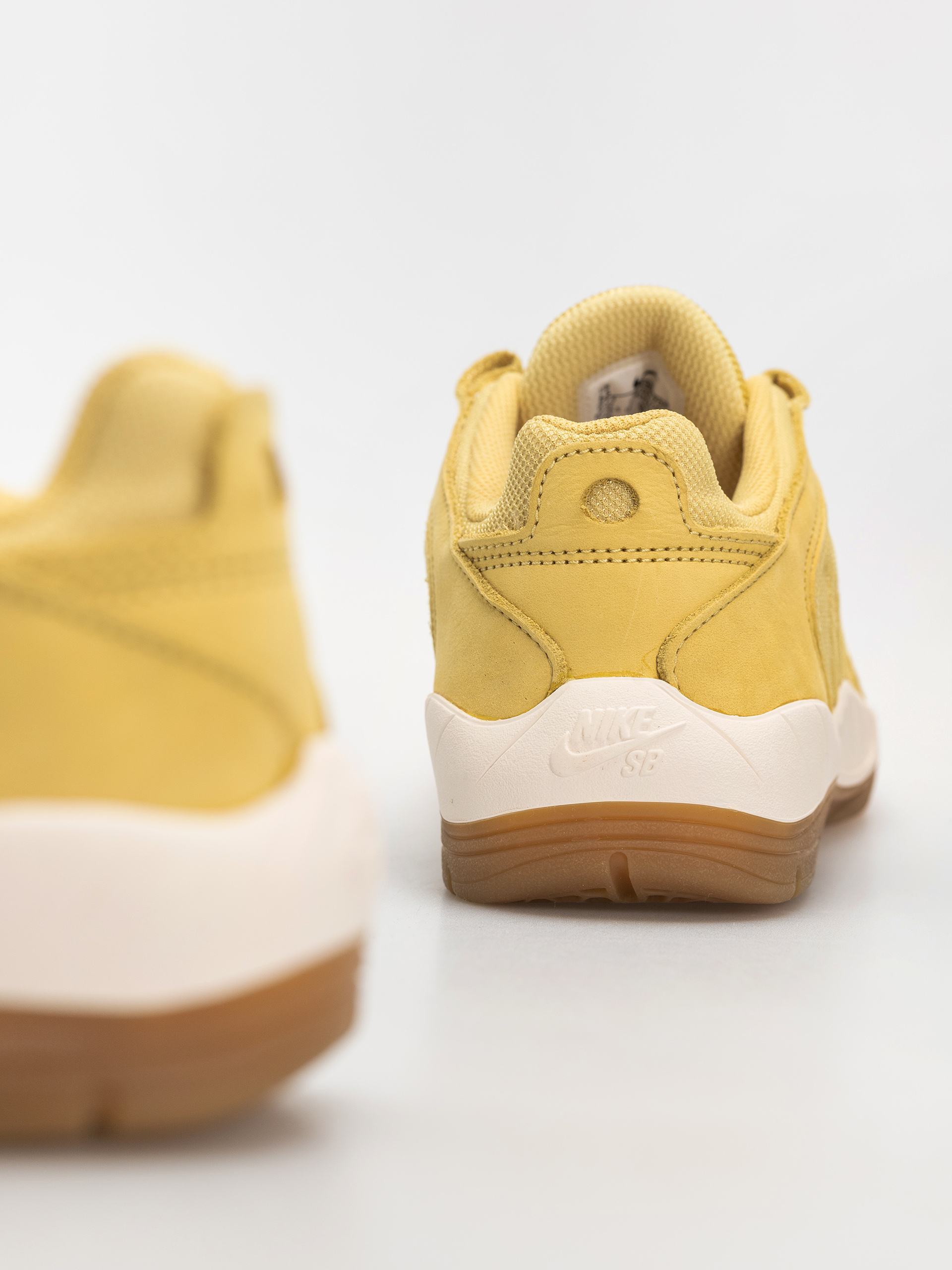 Nike SB Vertebrae Iso Cipők (saturn gold/sail saturn gold solar flare)
