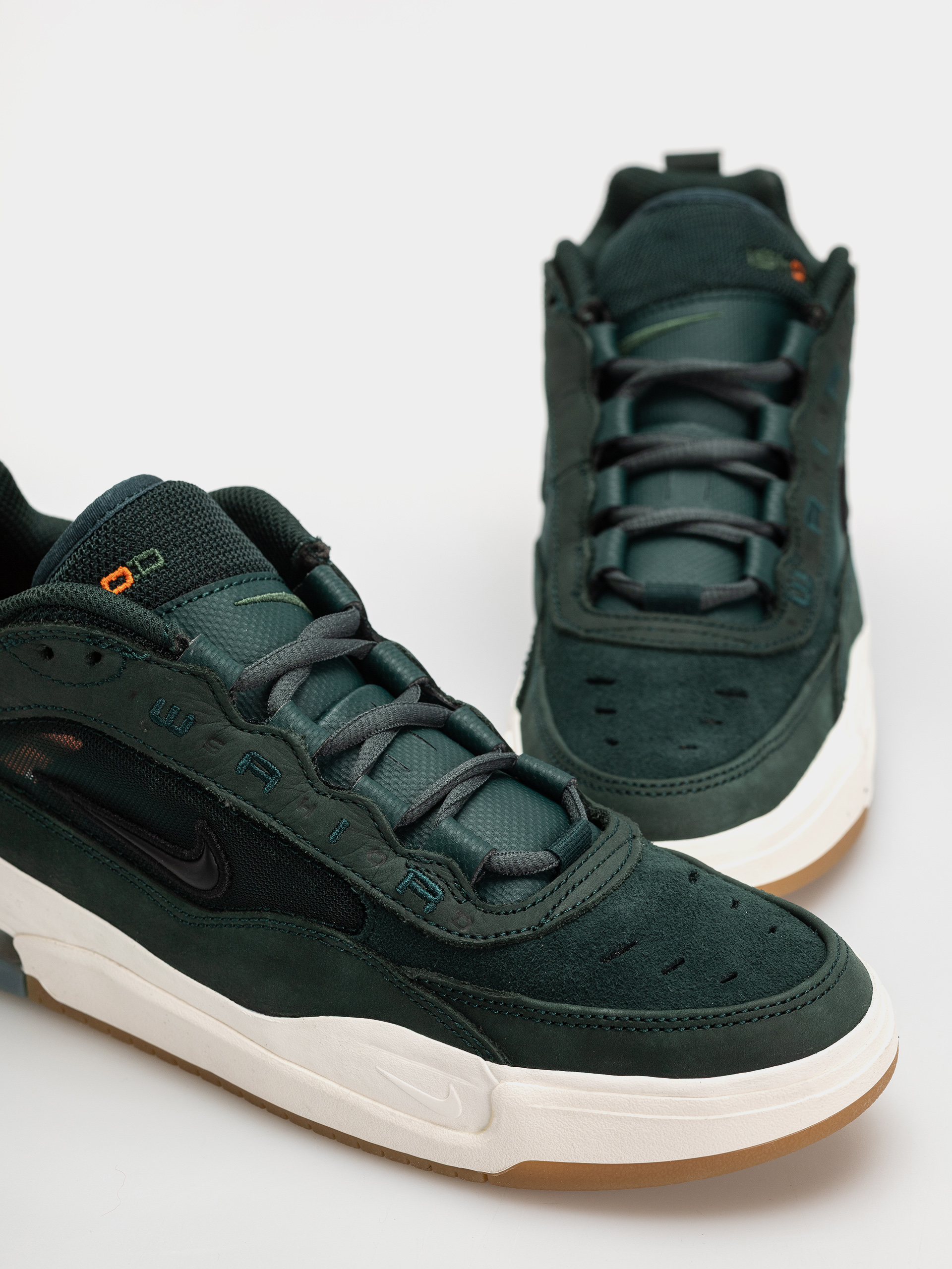 Nike SB Air Max Ishod Iso Cipők (deep fir/black fir sail)