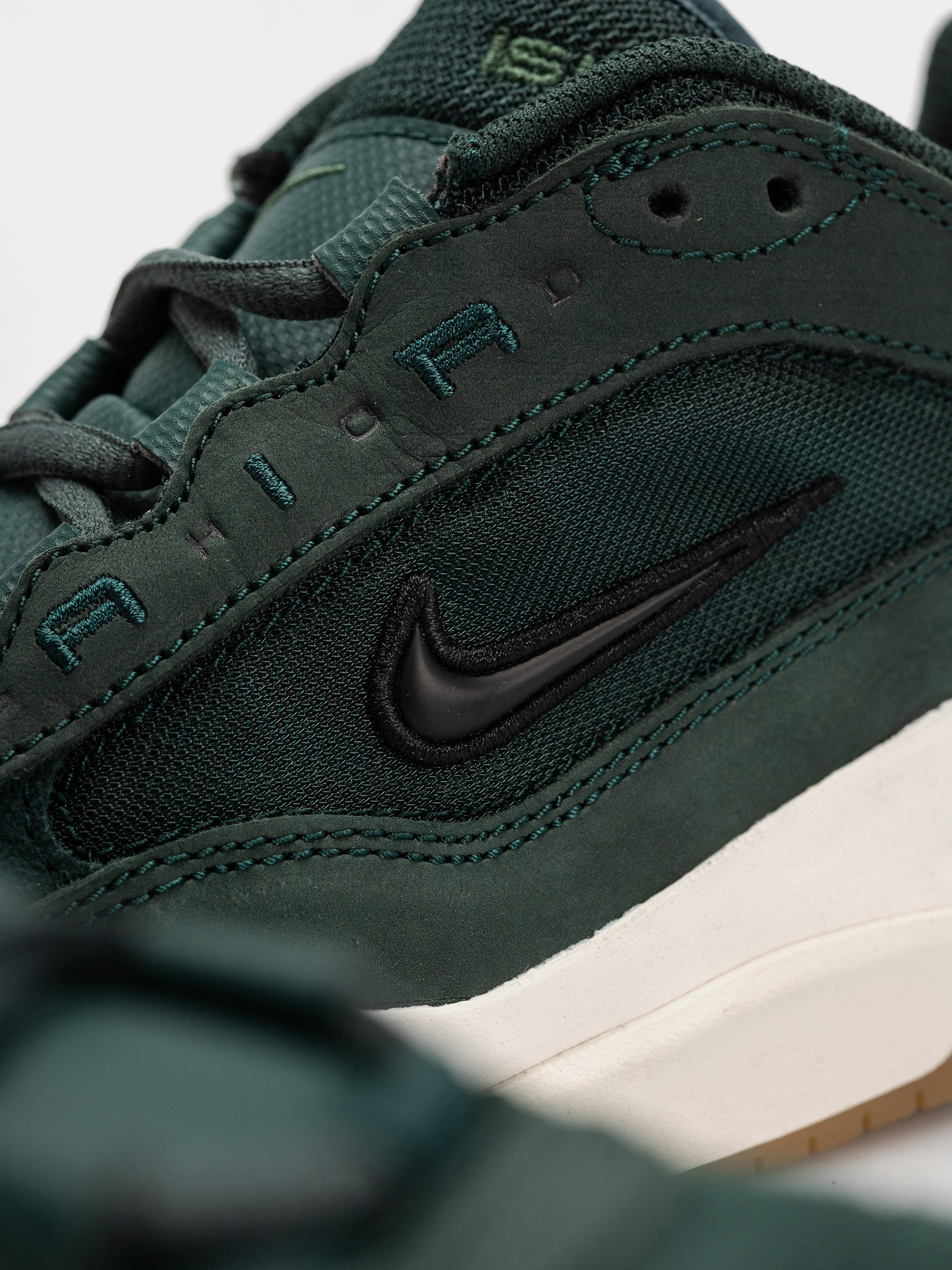 Nike SB Air Max Ishod Iso Cipők (deep fir/black fir sail)