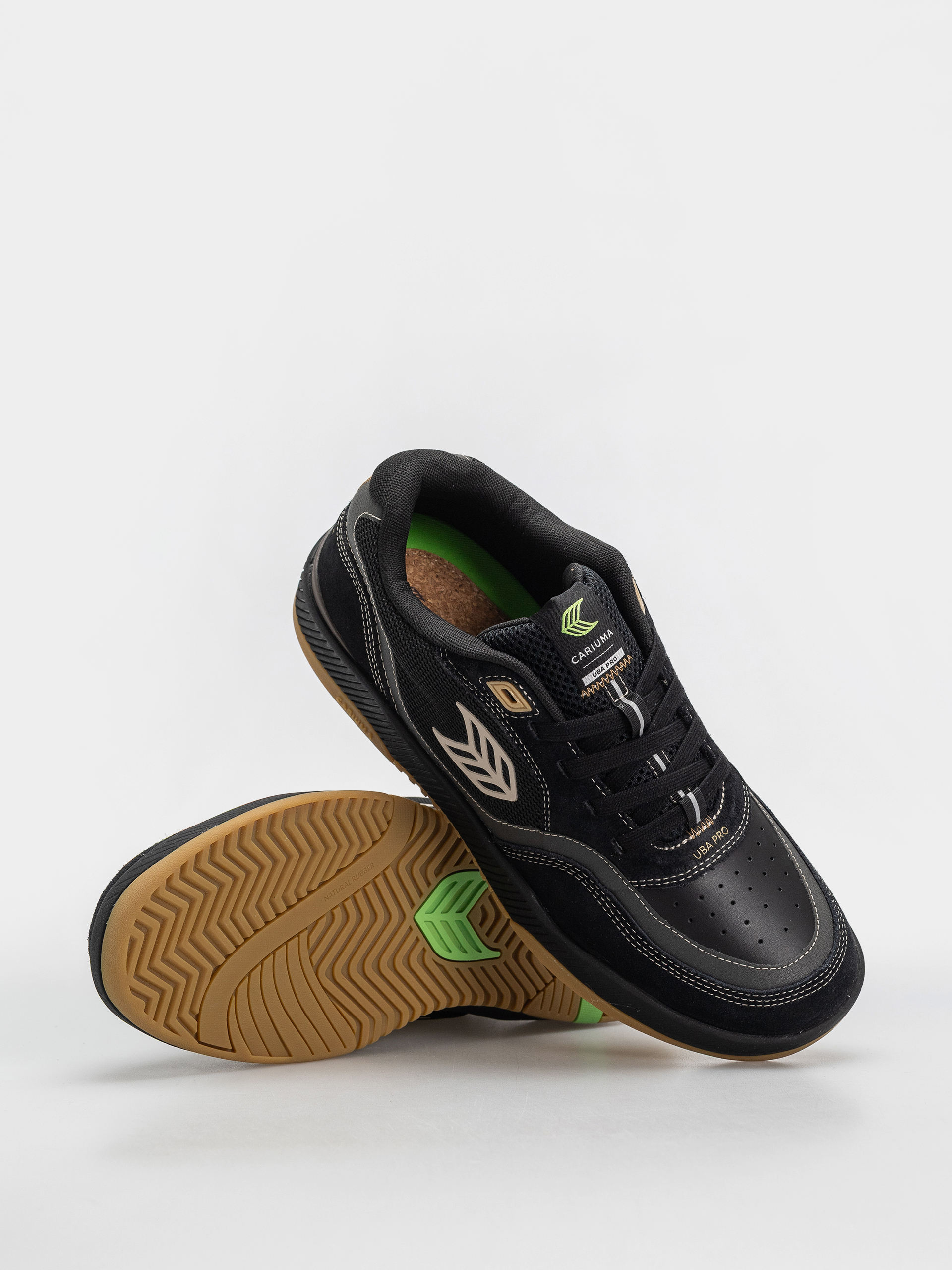 Cariuma Uba Pro Cipők (black suede and mesh silver cloud logo)