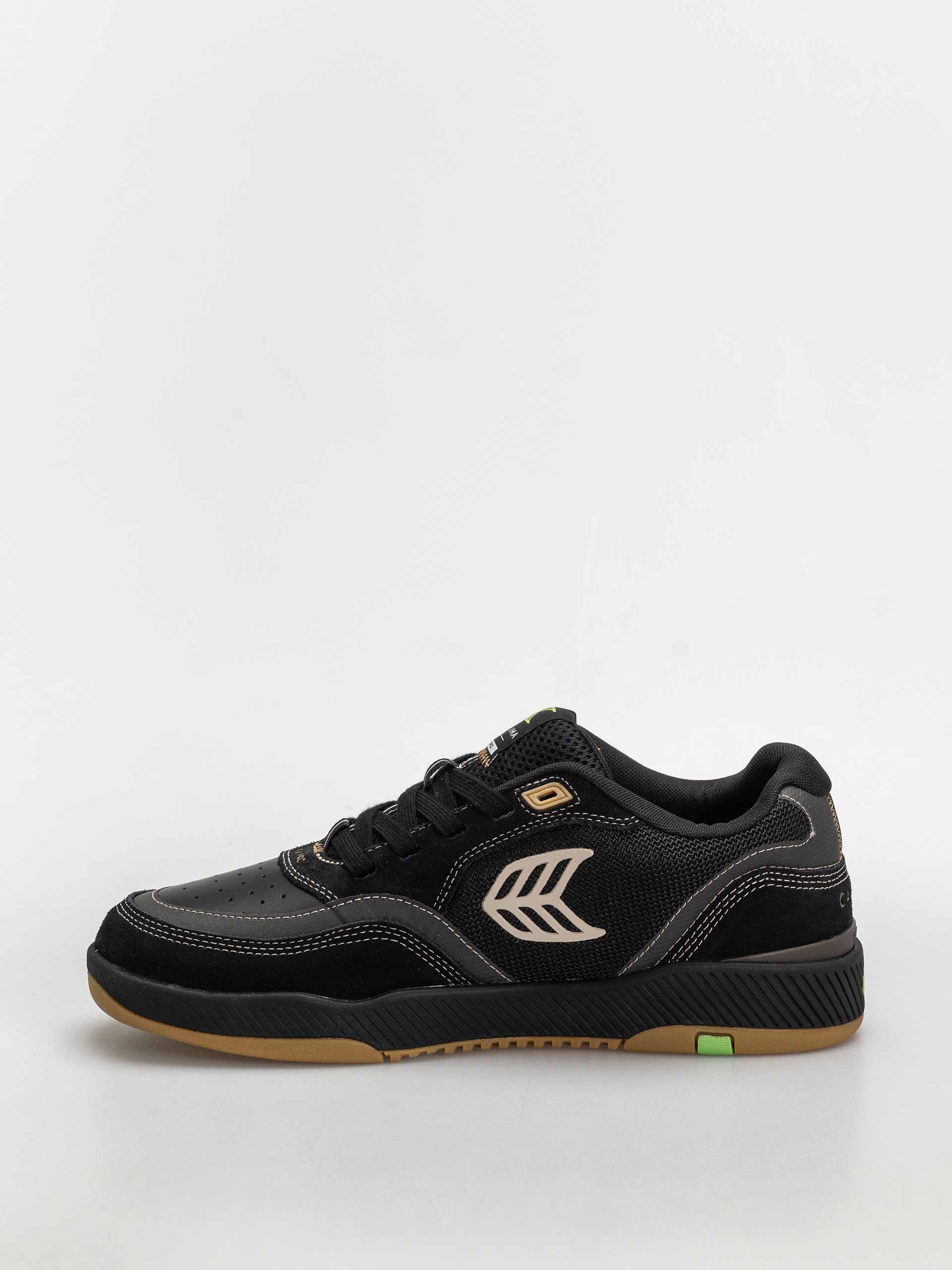 Cariuma Uba Pro Cipők (black suede and mesh silver cloud logo)
