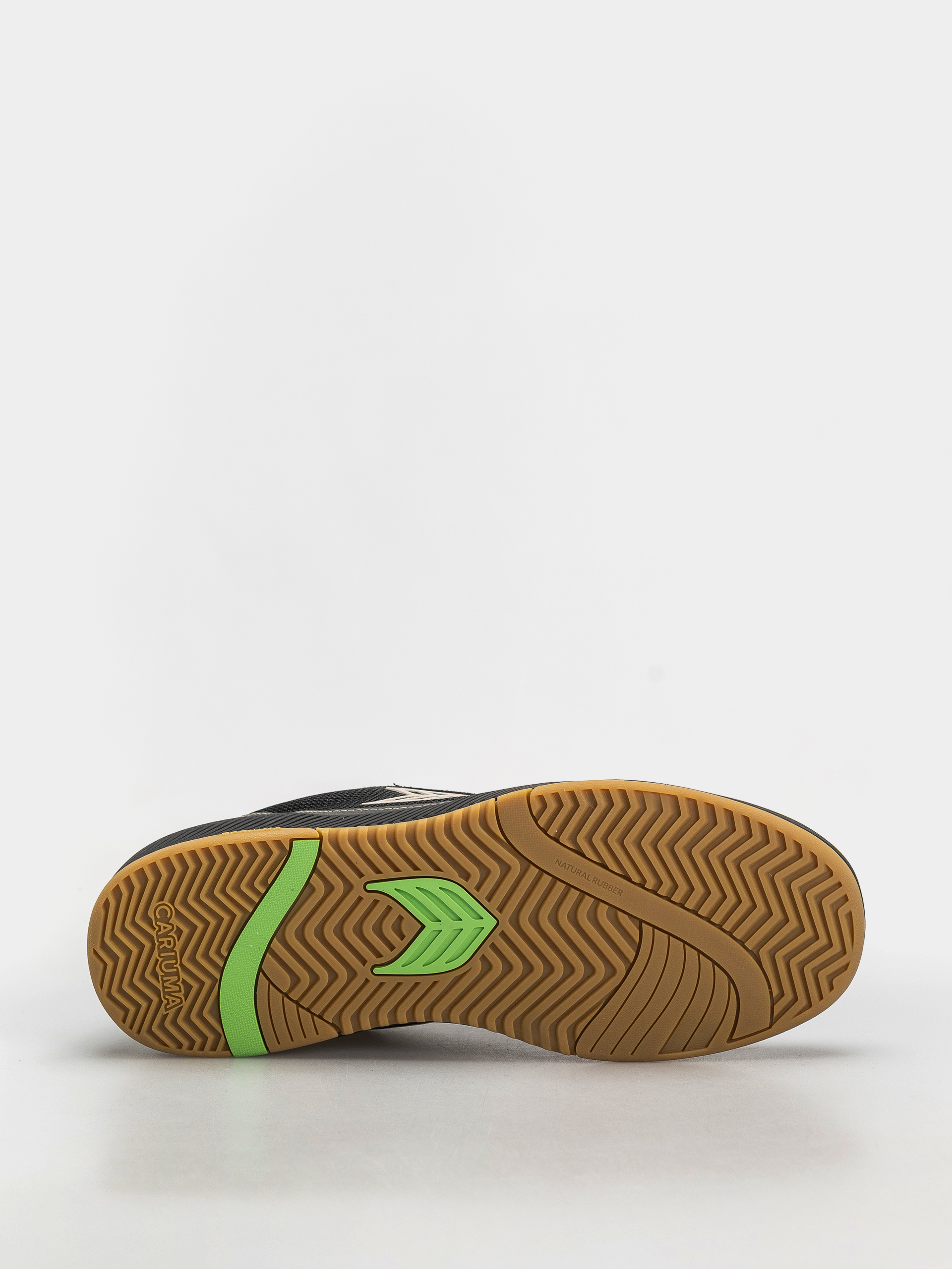 Cariuma Uba Pro Cipők (black suede and mesh silver cloud logo)