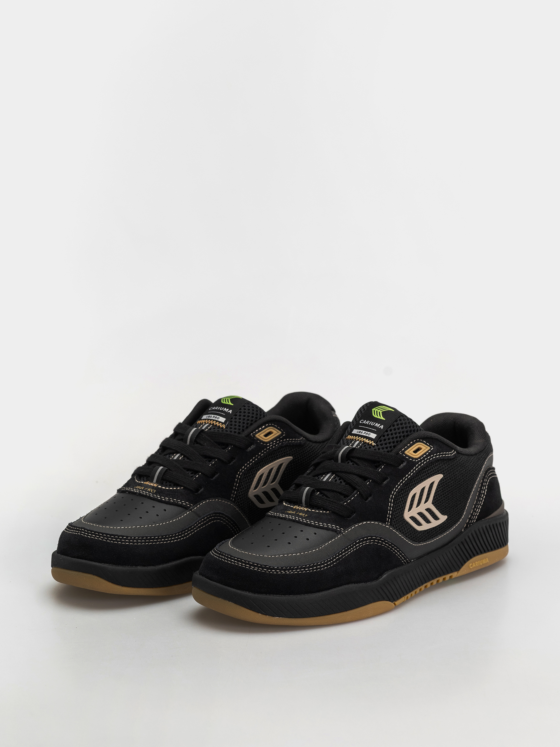 Cariuma Uba Pro Cipők (black suede and mesh silver cloud logo)