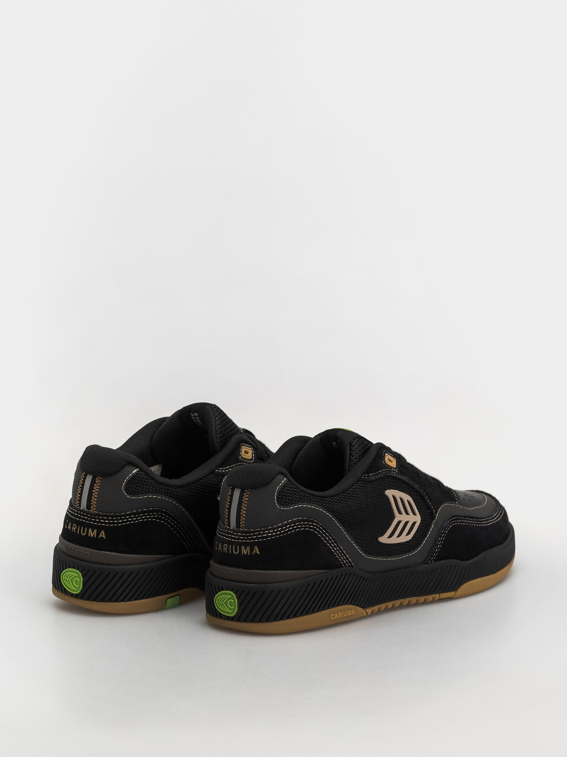 Cariuma Uba Pro Cipők (black suede and mesh silver cloud logo)