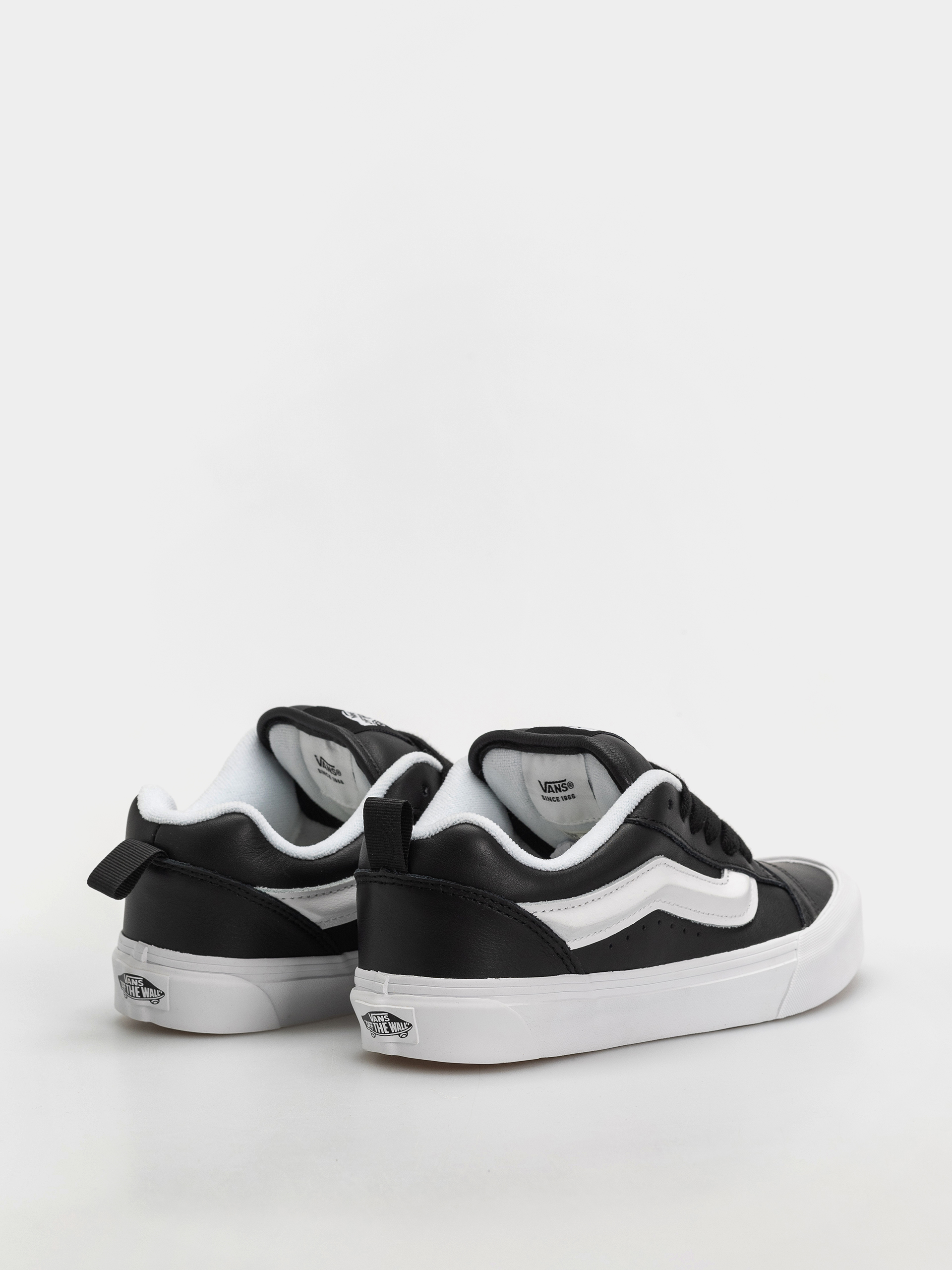 Vans Knu Skool Cipők (black/true whit)
