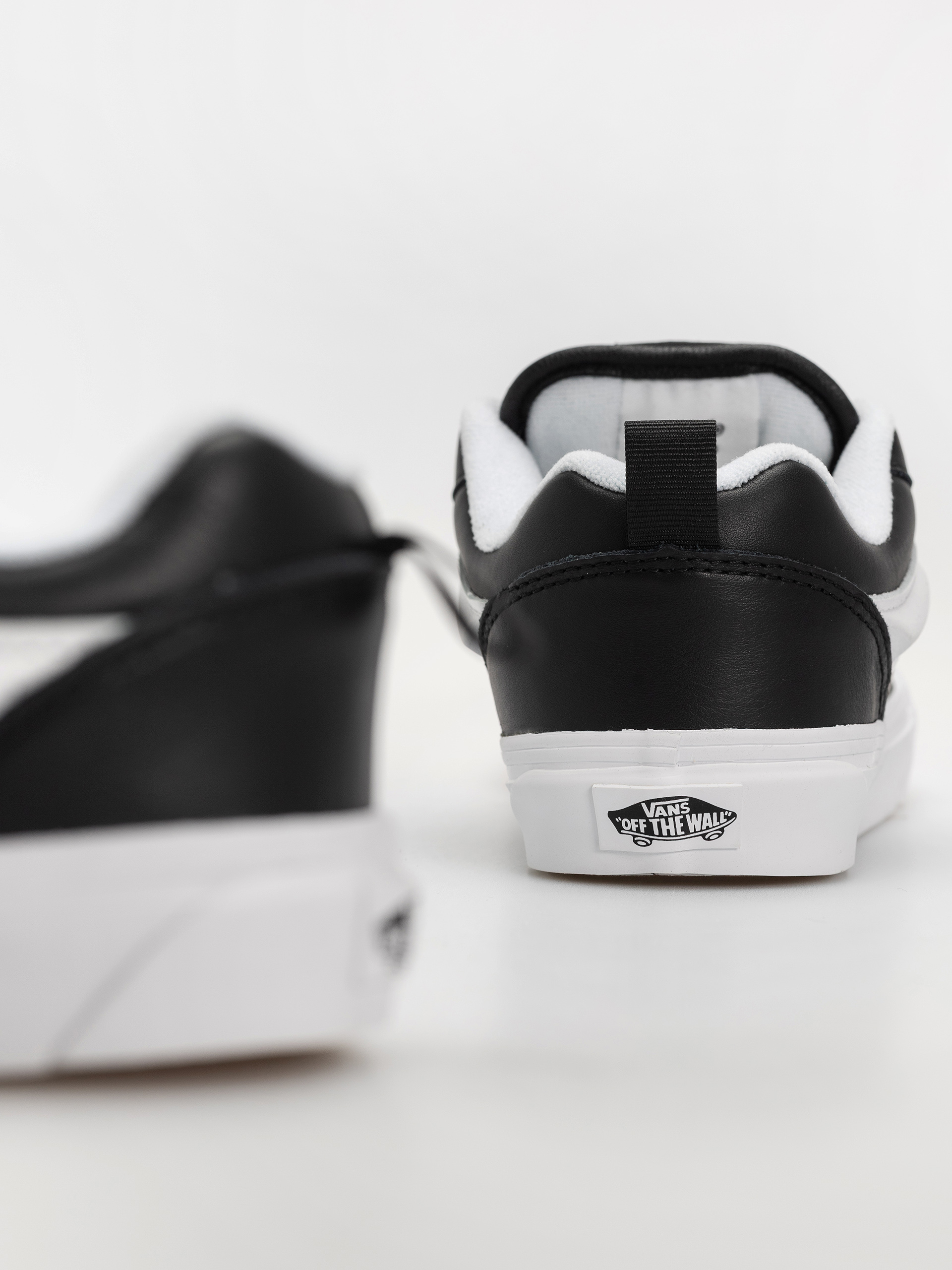 Vans Knu Skool Cipők (black/true whit)