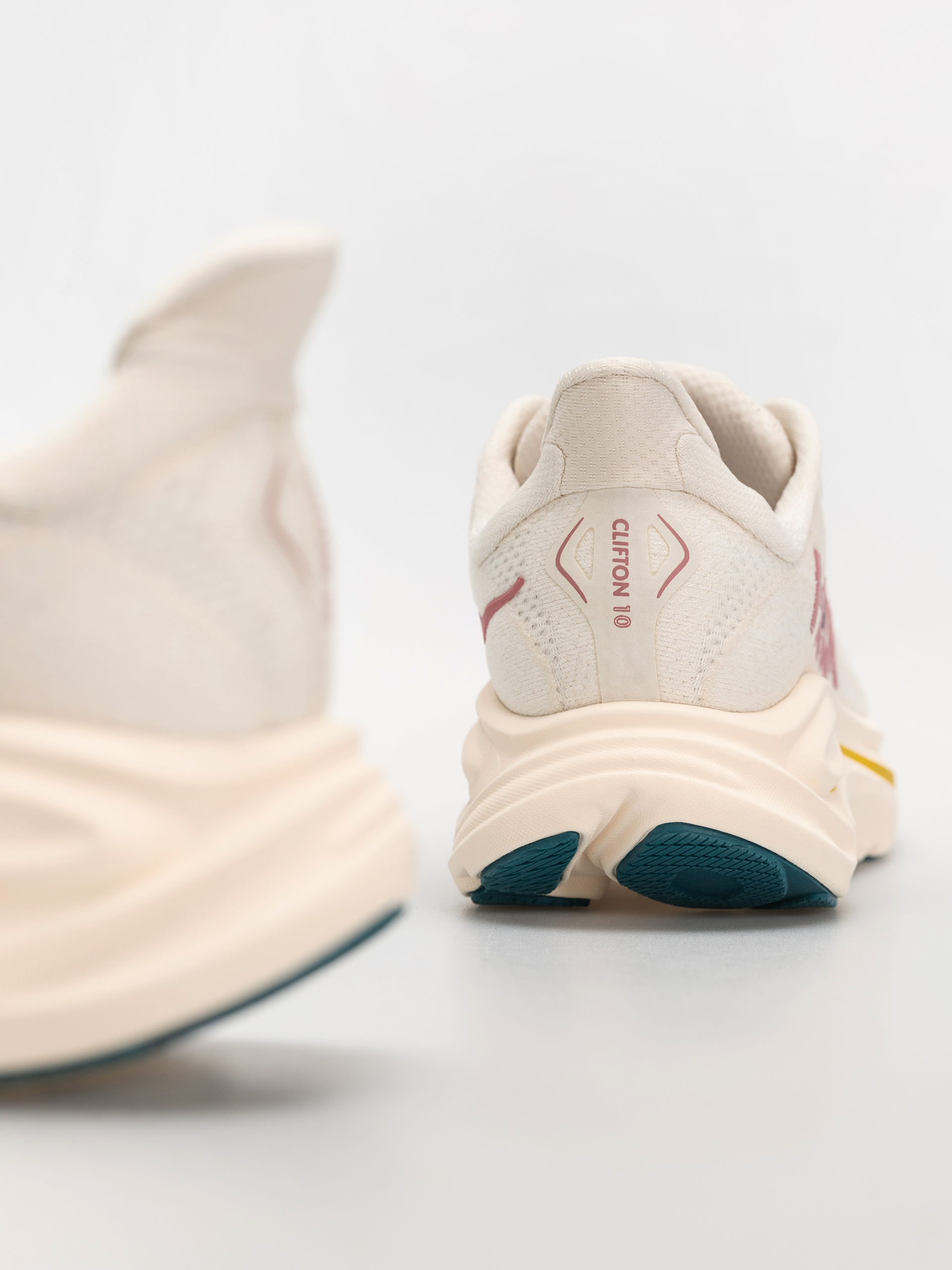 Hoka Clifton 10 Wmn Cipők (birch/alabaster)